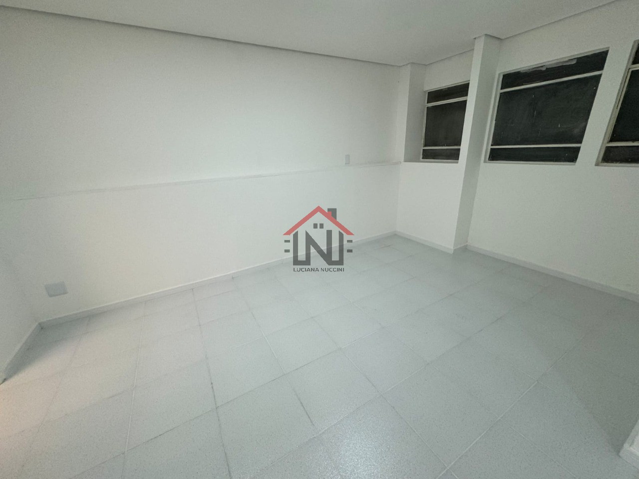 Conjunto Comercial de Alto Padrão na Bela Vista: 6 salas, 5 banheiros, 2 vagas de garagem, 195m² - São Paulo-SP.