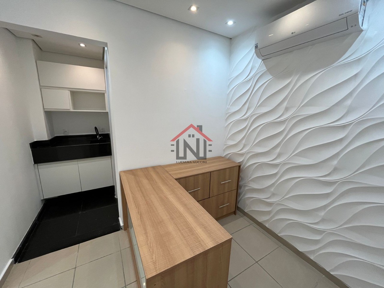 Conjunto Comercial de Alto Padrão na Bela Vista - 3 Salas, 2 Banheiros, 1 Vaga, 41 m² - São Paulo-SP