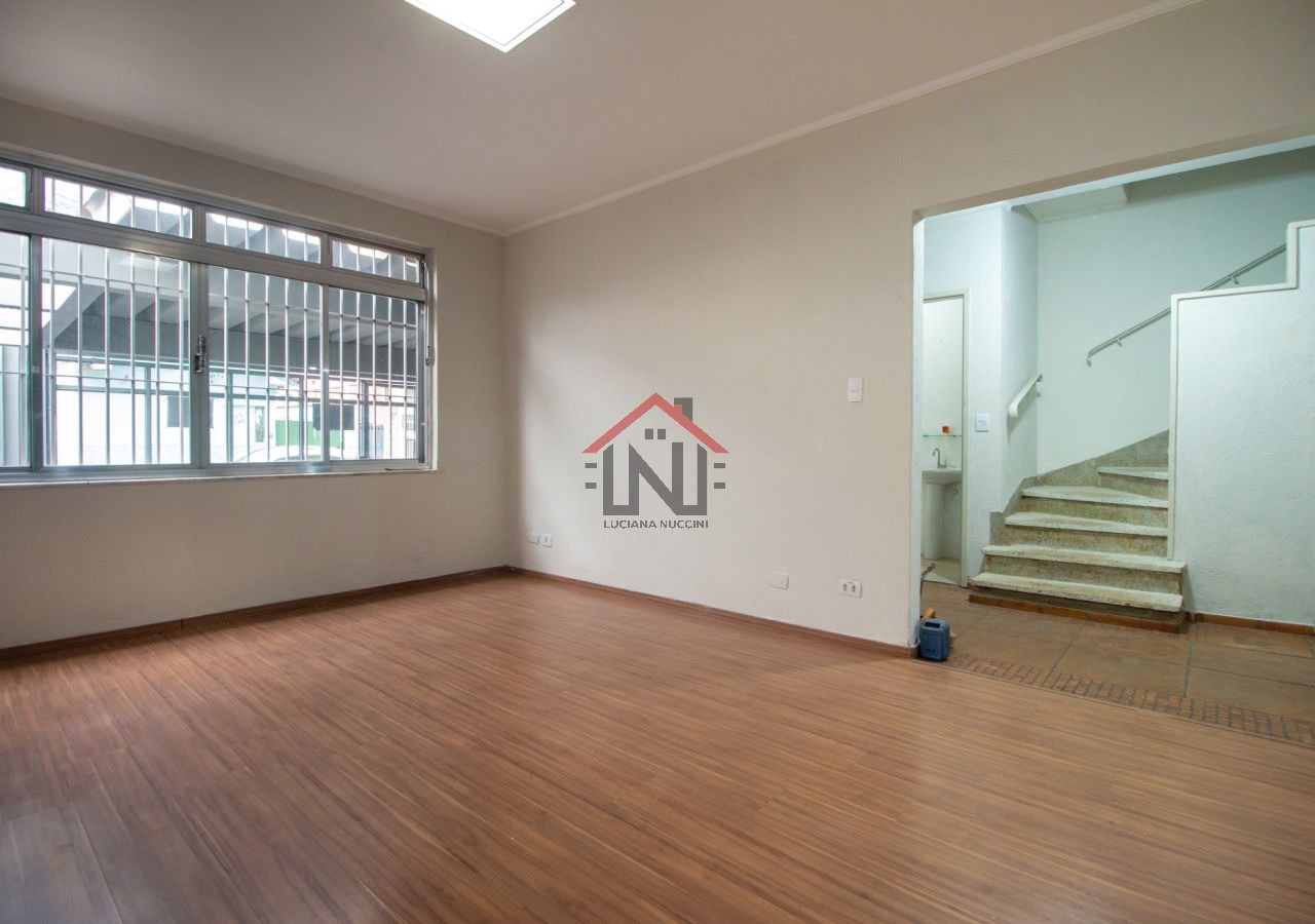 Aluguel de Casa Comercial em São Paulo-SP, Chácara Santo Antônio: 8 Salas, 3 Banheiros, 2 Vagas de Garagem, 220m² Área.