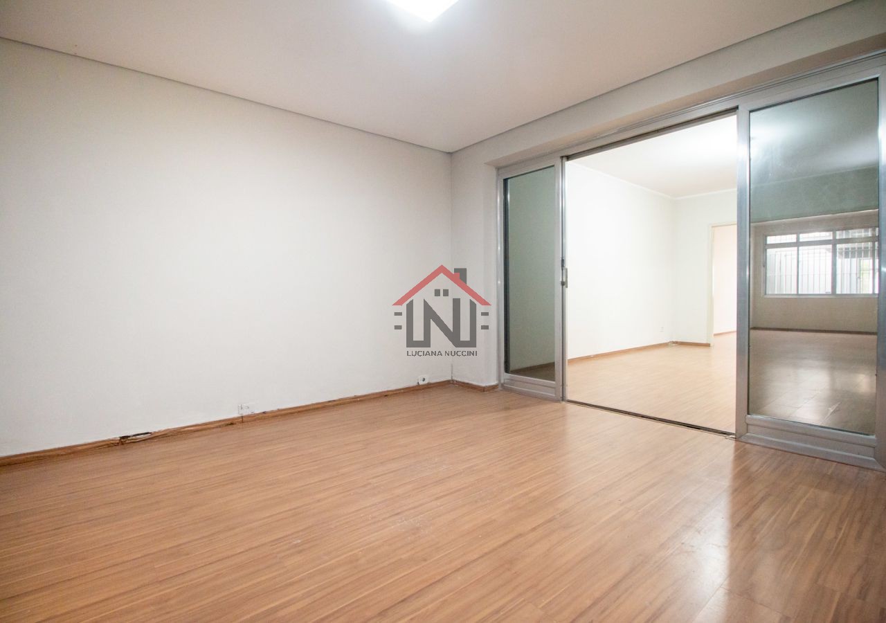 Aluguel de Casa Comercial em São Paulo-SP, Chácara Santo Antônio: 8 Salas, 3 Banheiros, 2 Vagas de Garagem, 220m² Área.