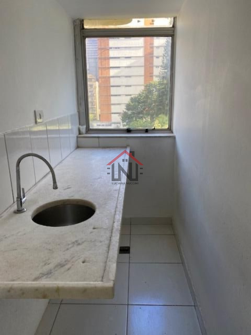 Conjunto Comercial de Alto Padrão para Locação em São Paulo-SP, Cerqueira César: 4 Salas, 2 Banheiros, 150m². Venha conferir!