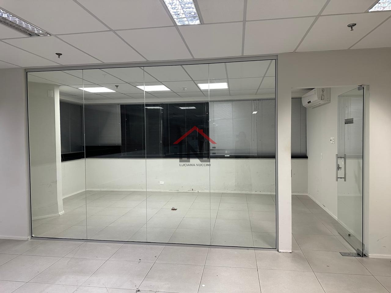Conjunto Comercial de Alto Padrão na Bela Vista, São Paulo-SP: 1 sala, 1 banheiro, 6 vagas, 404m² de Área!