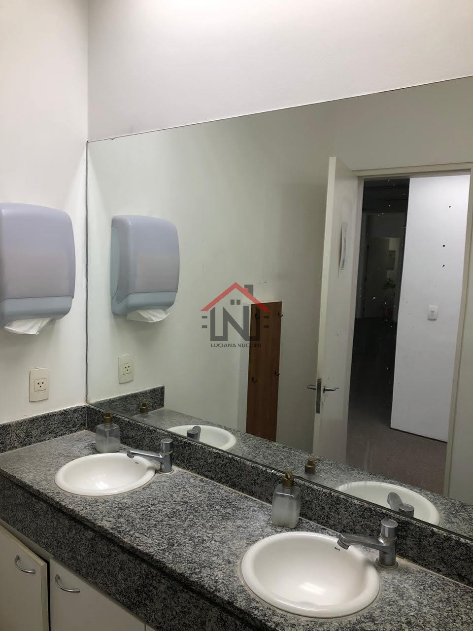 Conjunto Comercial para Locação na Cidade Monções, São Paulo-SP: 1 Sala, 1 Banheiro, 10 Vagas de Garagem, 330,73m².