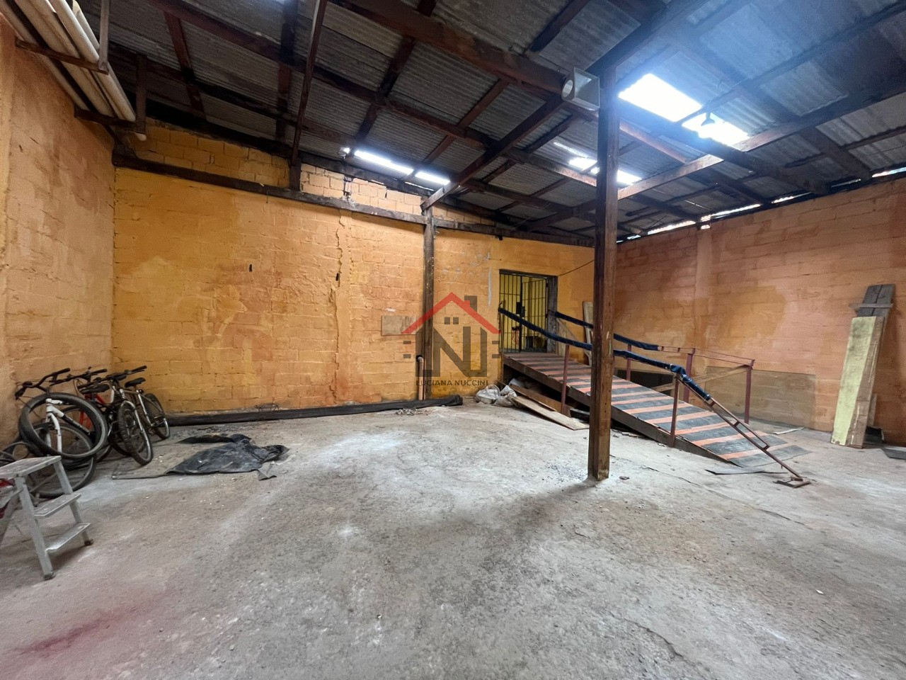 Galpão Industrial de Alto Padrão para Locação em Pinheiros, São Paulo-SP: 3 Banheiros, 370m² - Imperdível!