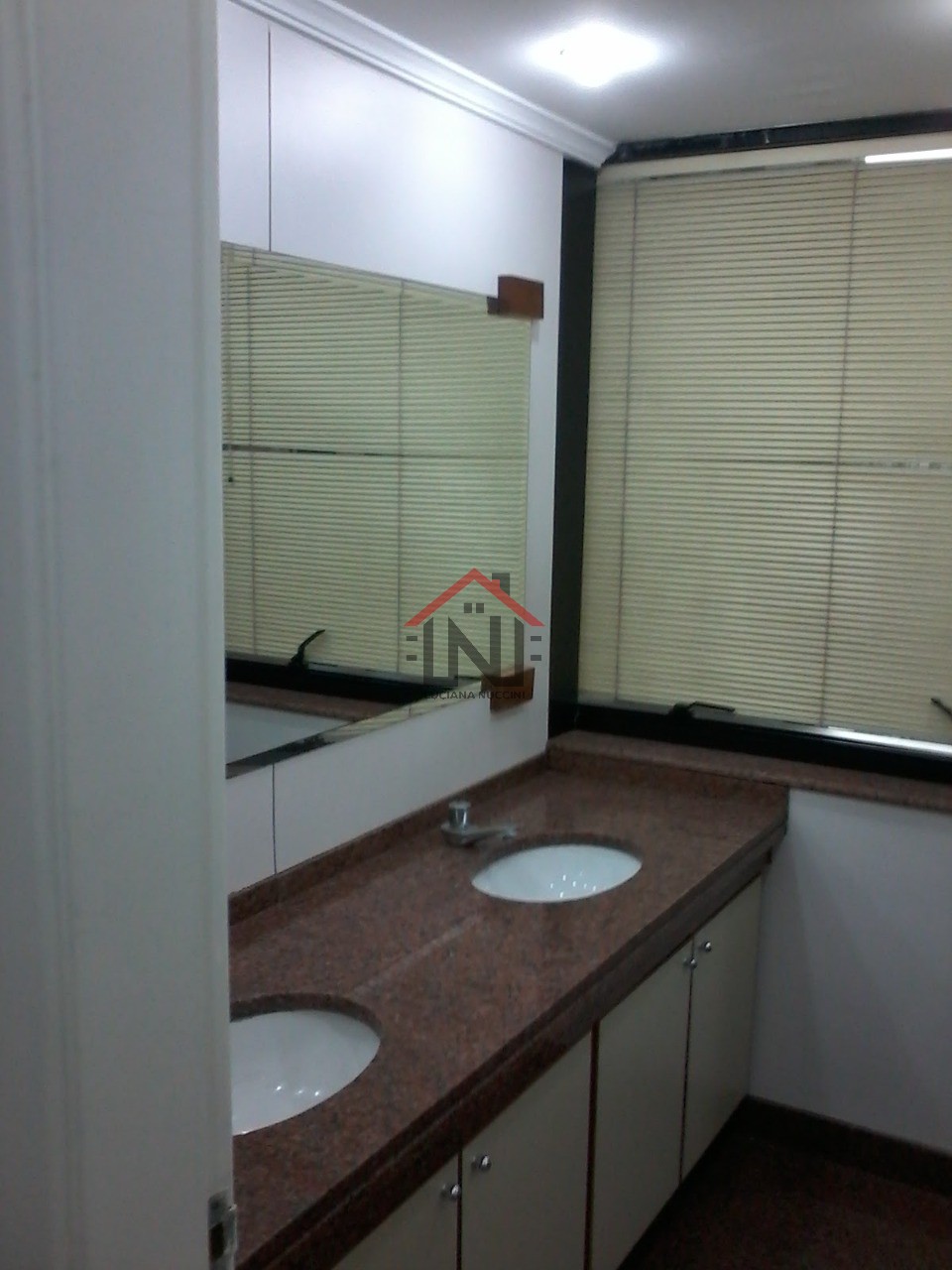 Conjunto Comercial de Alto Padrão com 206m² e 5 Vagas de Garagem na Cidade Monções, São Paulo-SP