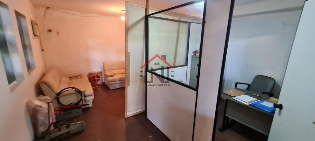Galpão Industrial na Vila Moraes, São Paulo-SP: Venda ou Locação - 1 Banheiro e 1.623,00 m² de Área