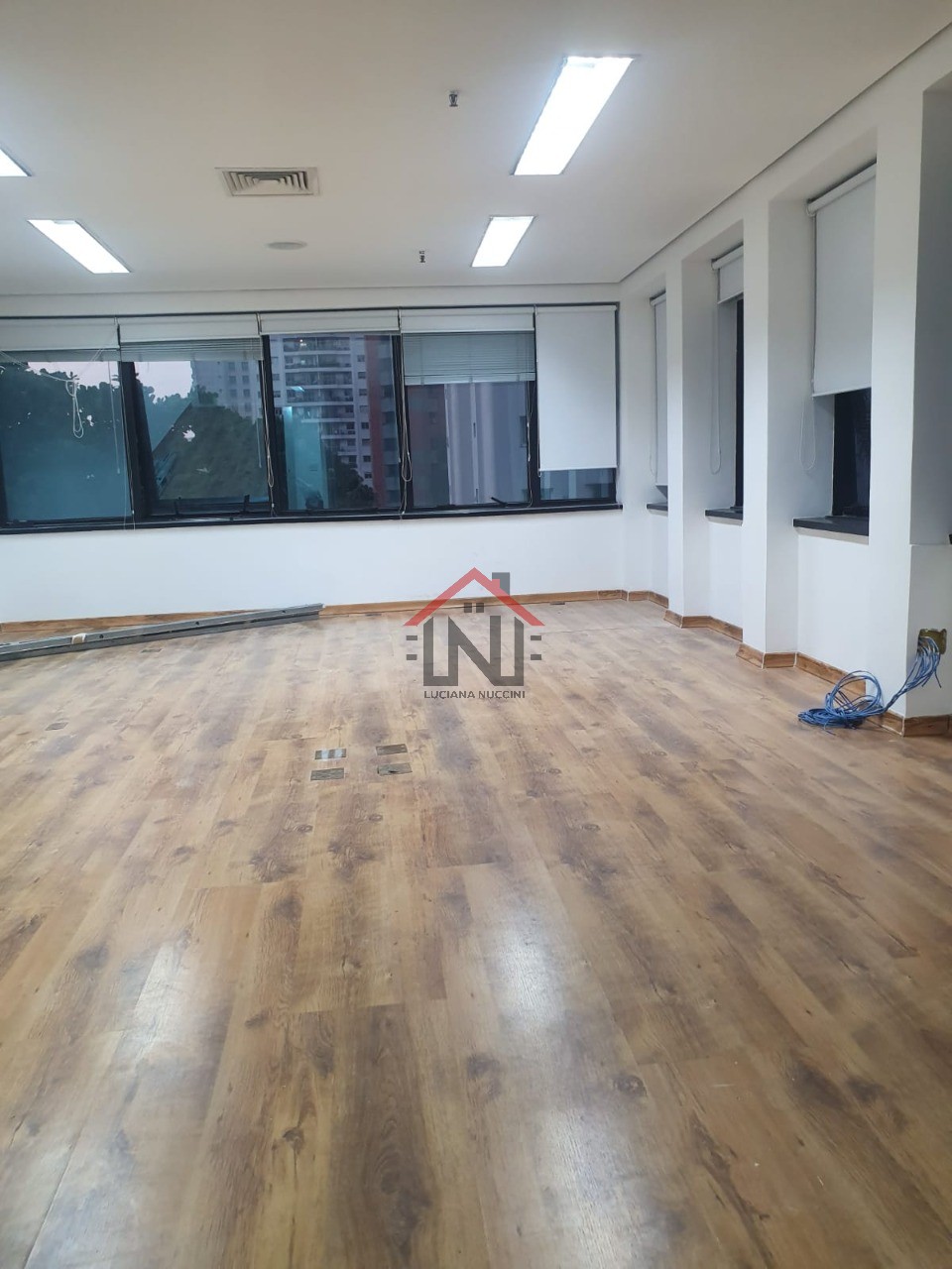 Excelente oportunidade de locação de conjunto comercial no Itaim Bibi, São Paulo-SP: 1 sala, 1 banheiro, 3 vagas de garagem, 1,00 m².
