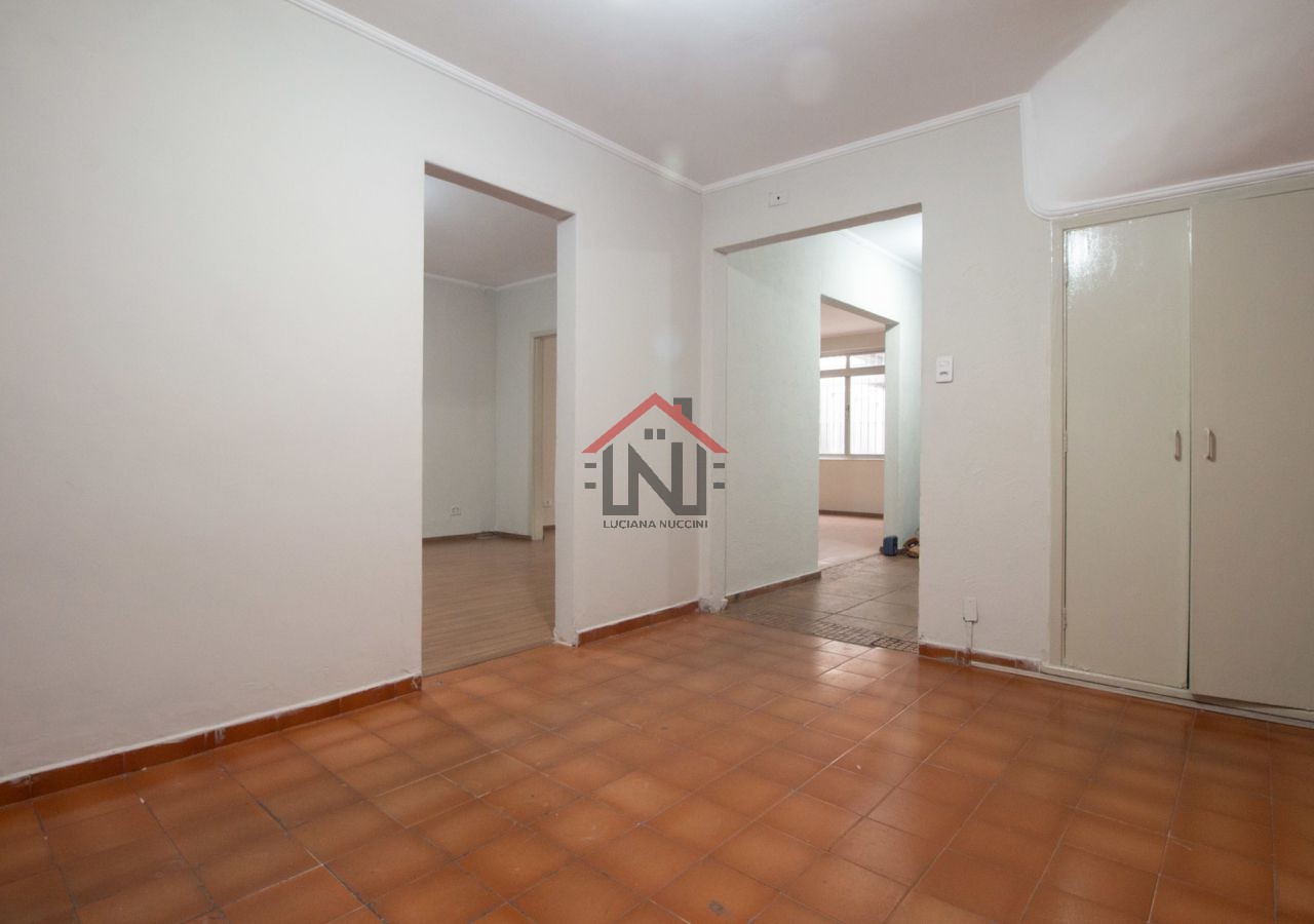 Aluguel de Casa Comercial em São Paulo-SP, Chácara Santo Antônio: 8 Salas, 3 Banheiros, 2 Vagas de Garagem, 220m² Área.