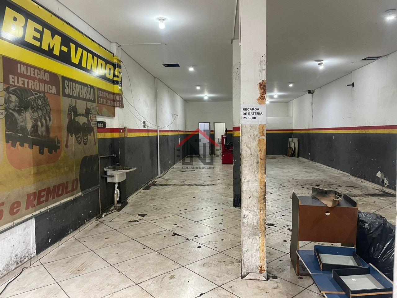Salão Comercial de Alto Padrão para Locação em São Paulo - Bairro Socorro 160m², 1 Sala, 2 Banheiros, 4 Vagas de Garagem