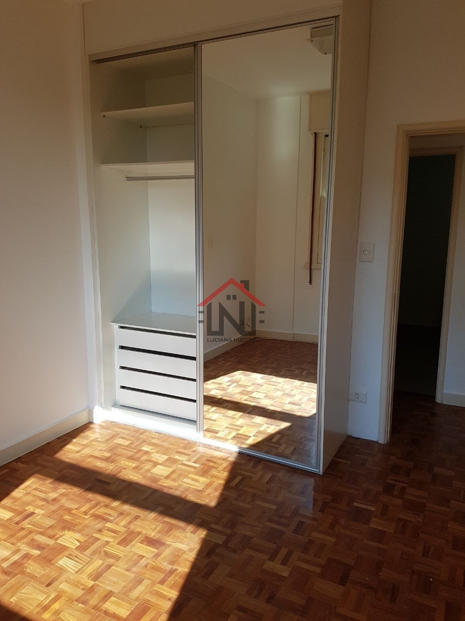 Apartamento à venda em São Paulo-SP no Jardim Paulista com 2 quartos, 1 suíte, 1 sala, 1 banheiro e 75m² de área.