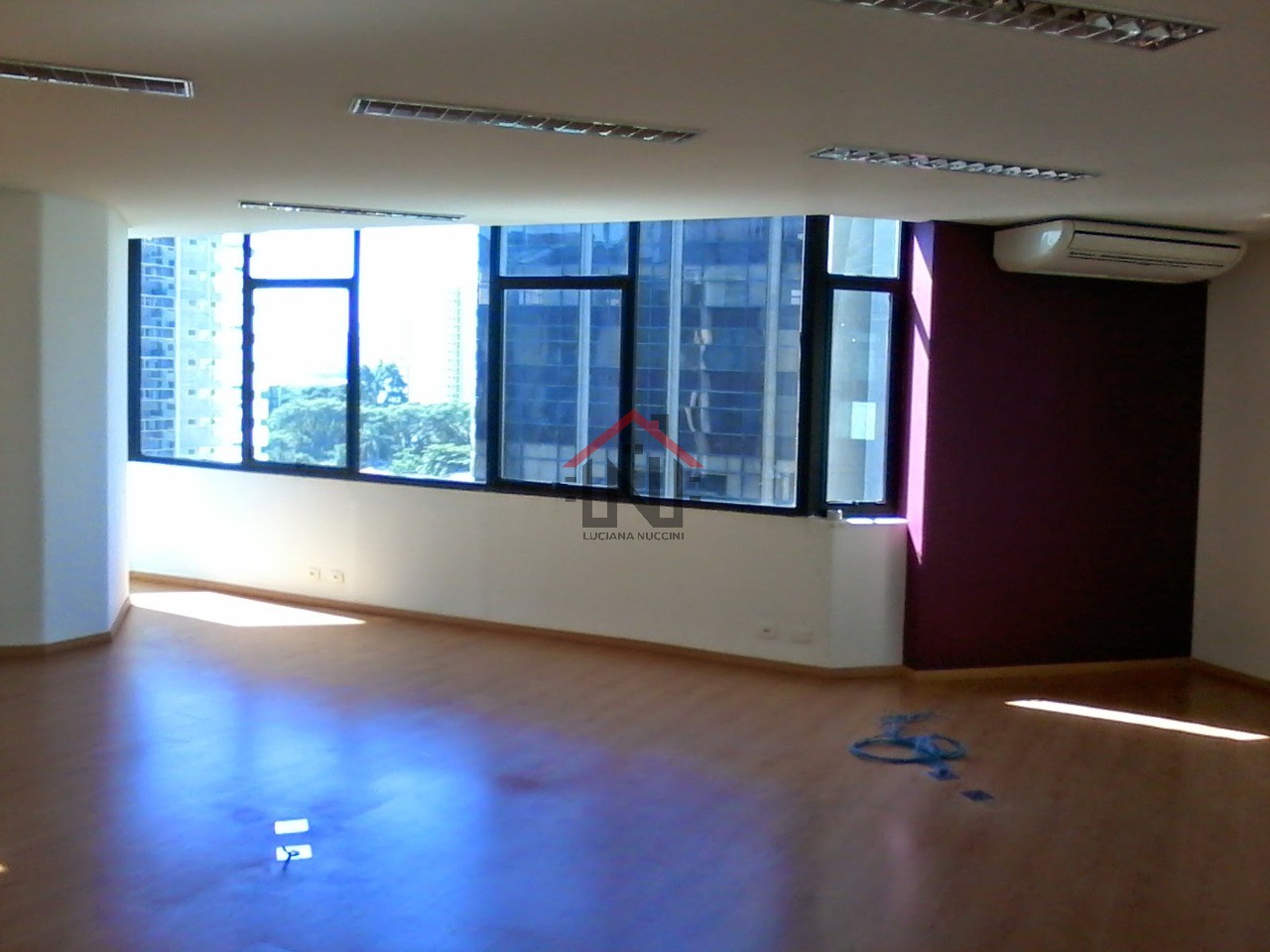 Conjunto Comercial de Alto Padrão para Locação em São Paulo-SP, Cidade Monções: 1 Sala, 1 Banheiro, 2 Vagas, 139,57 m²Área.
