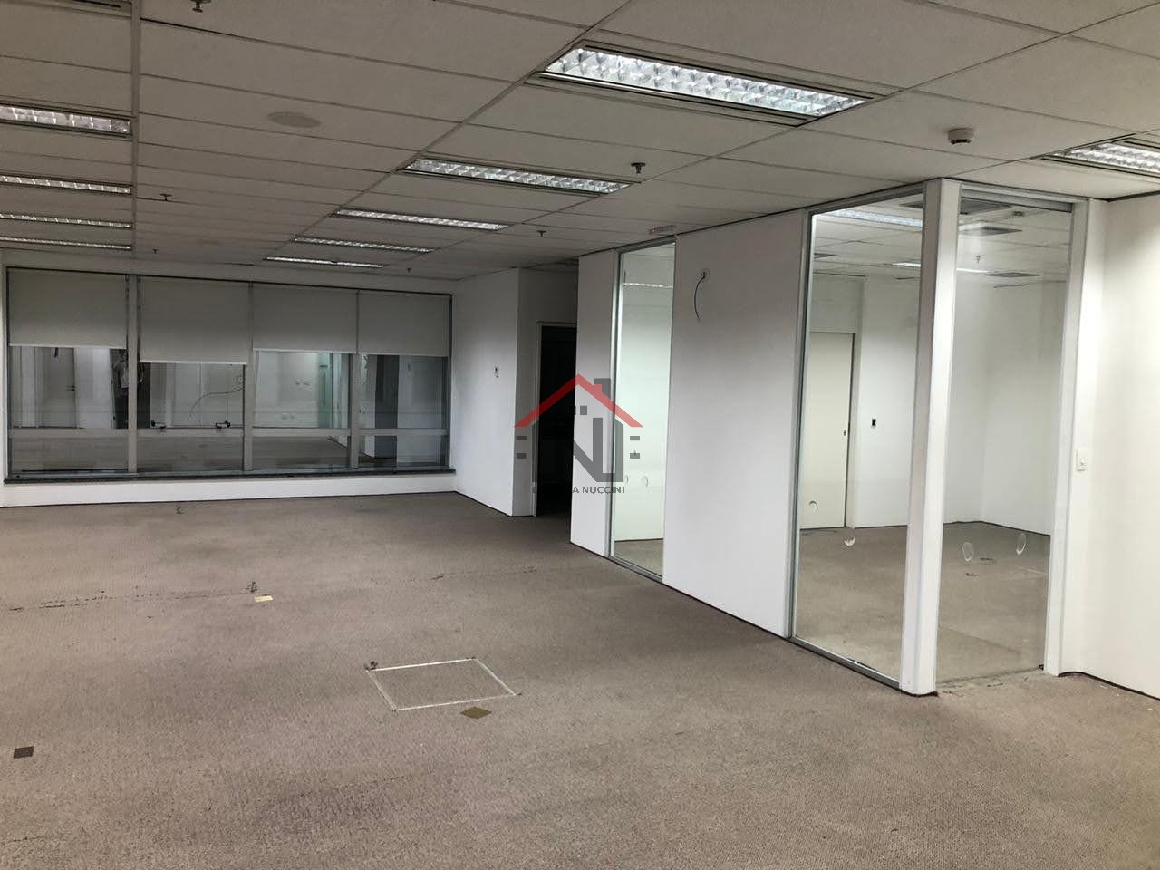 Conjunto Comercial para Locação na Cidade Monções, São Paulo-SP: 1 Sala, 1 Banheiro, 10 Vagas de Garagem, 330,73m².
