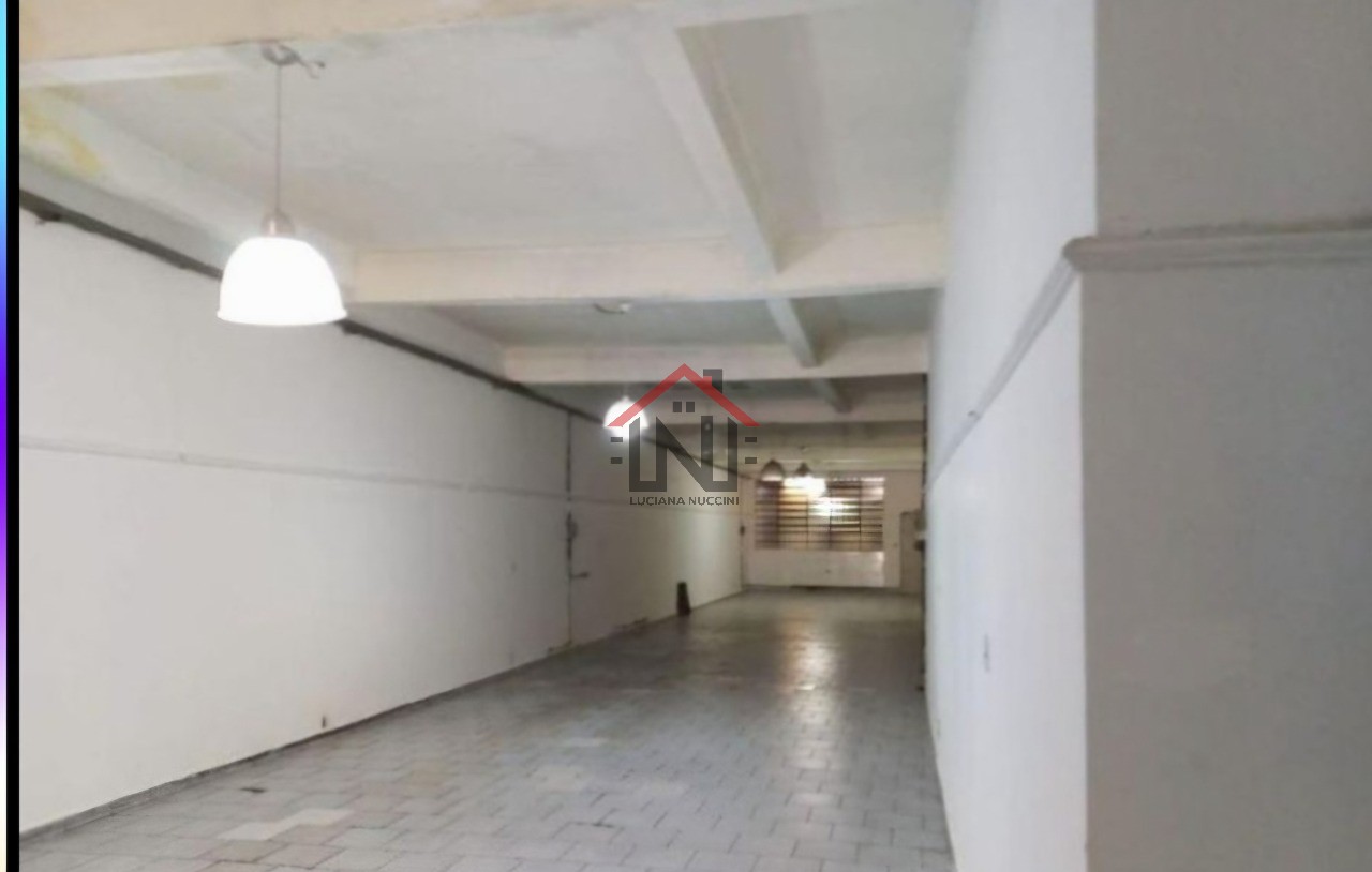 Galpão Comercial de Alto Padrão na Liberdade, São Paulo-SP: 1 Sala, 4 Banheiros, 206m² de Área!