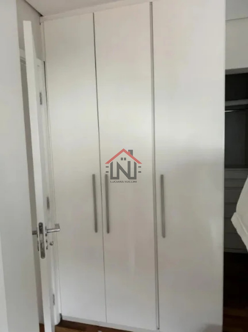 Apartamento à venda em Pinheiros, São Paulo-SP: 3 quartos, 1 suíte, 2 salas, 4 banheiros, 2 vagas de garagem, 100m² de área.