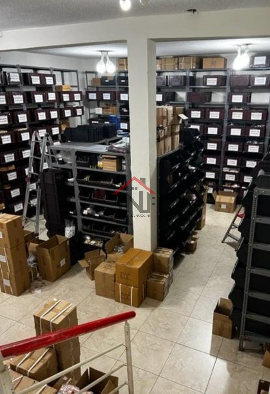Oportunidade única: galpão comercial à venda em São Paulo-SP, com 6 salas, 5 banheiros, 1 vaga de garagem e 490m² de área.
