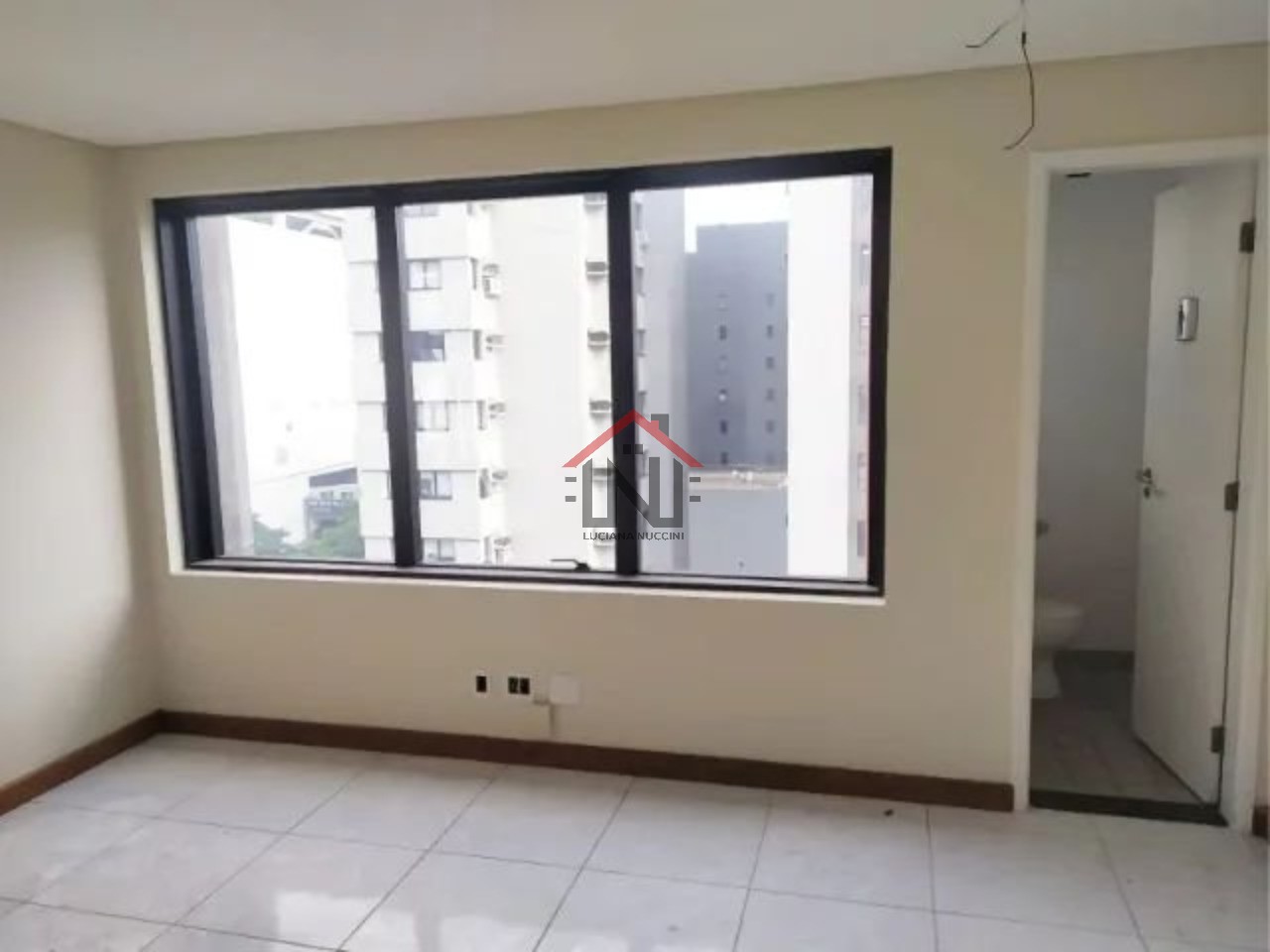 Conjunto Comercial à Venda em Vila Clementino, São Paulo-SP: 1 Sala, 1 Vaga, 85m² de Área
