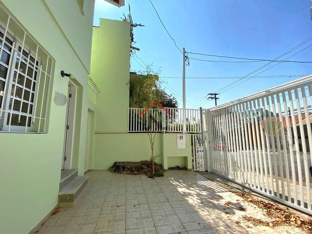Casa para locação no Planalto Paulista, São Paulo-SP: 2 quartos, 1 sala, 2 banheiros, 1 vaga de garagem.
