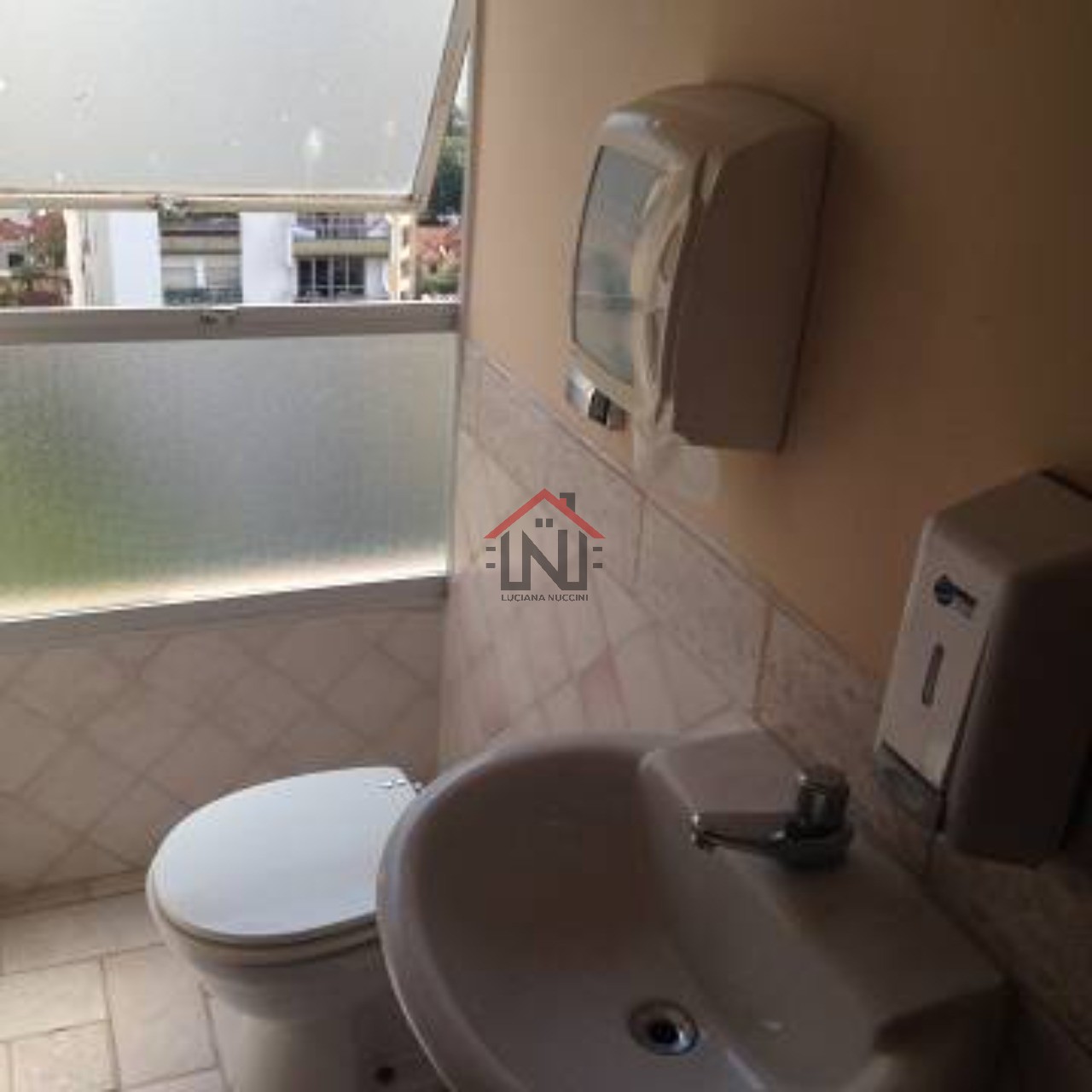 Conjunto Comercial de Luxo na Melhor Localização de São Paulo: 1 Sala, 2 Banheiros, 2 Vagas, 91m² no Paraíso!