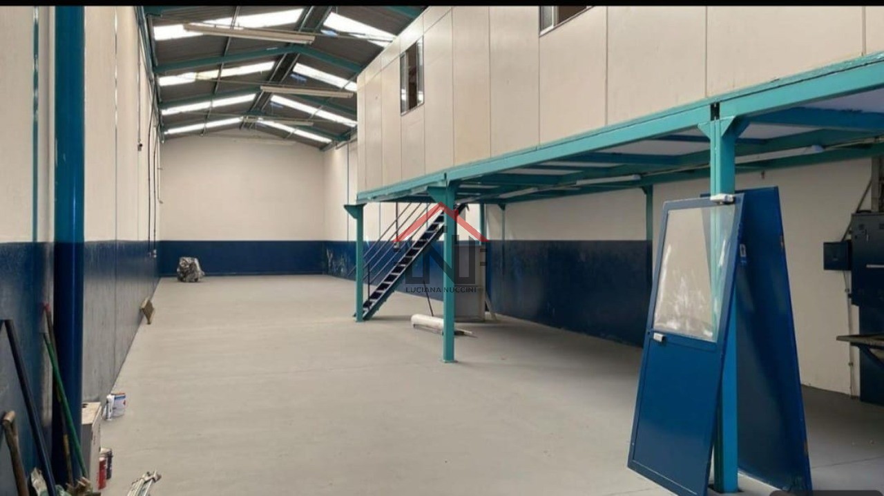 Galpão industrial para locação em São Paulo-SP, Vila Carioca: 1 sala, 4 banheiros, 2 vagas de garagem, 329m². Aproveite!