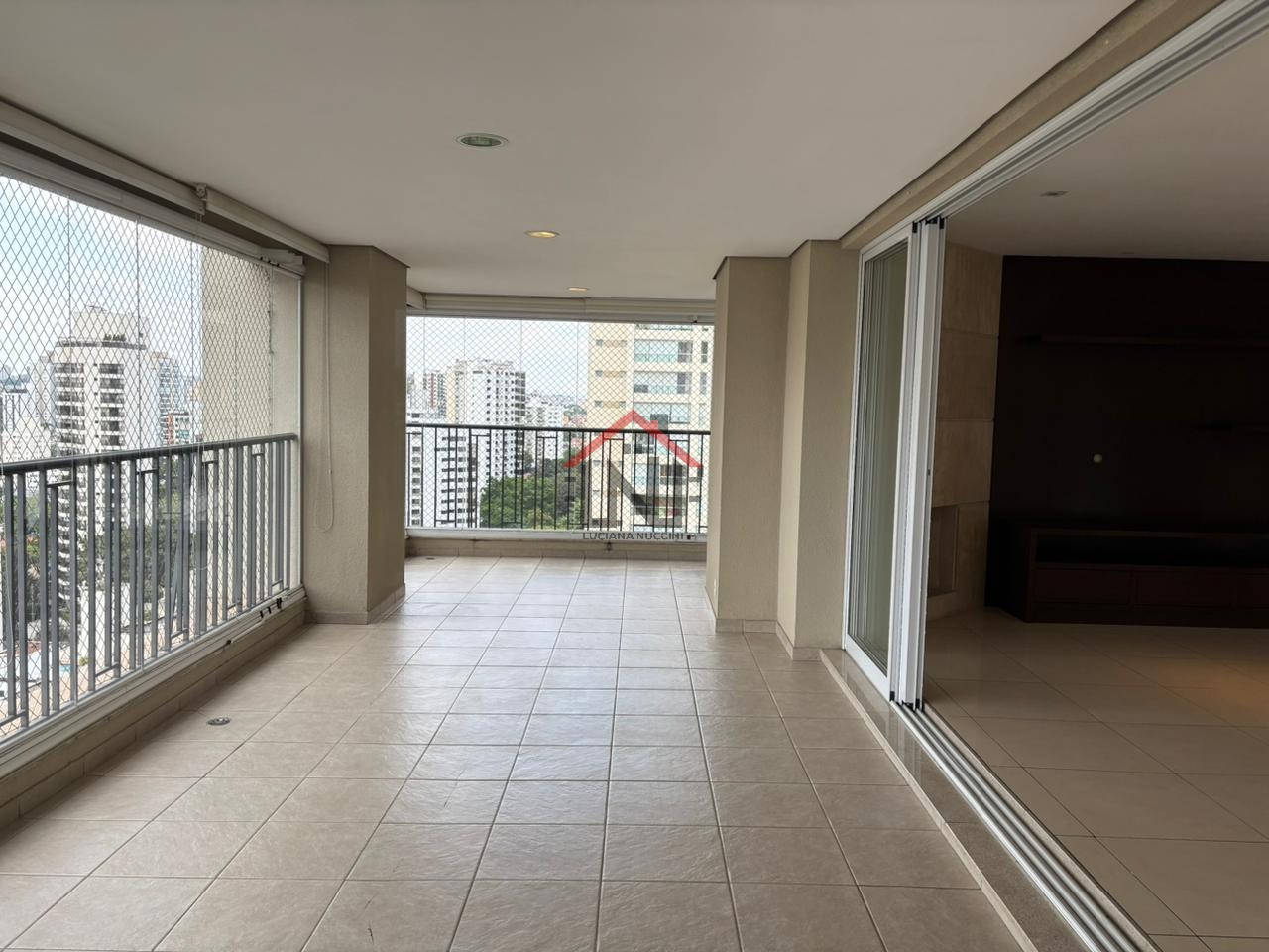 Apartamento Industrial de Luxo no Campo Belo - 4 Quartos, 4 Suítes, 6 Banheiros, 4 Vagas, 223m² - Venda ou Locação em SP
