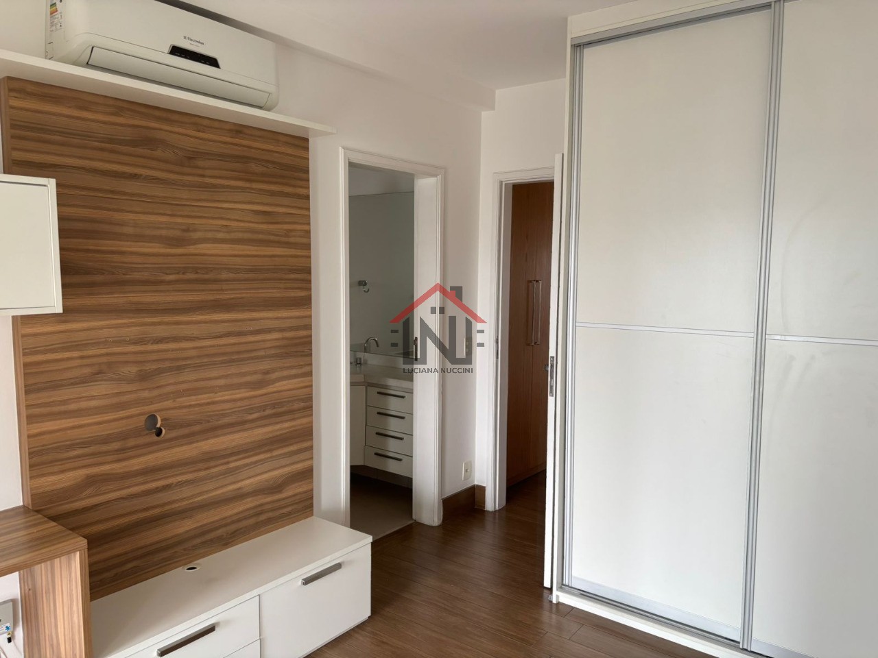 Apartamento Industrial de Luxo no Campo Belo - 4 Quartos, 4 Suítes, 6 Banheiros, 4 Vagas, 223m² - Venda ou Locação em SP
