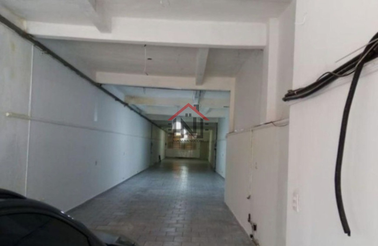 Galpão Comercial de Alto Padrão na Liberdade, São Paulo-SP: 1 Sala, 4 Banheiros, 206m² de Área!