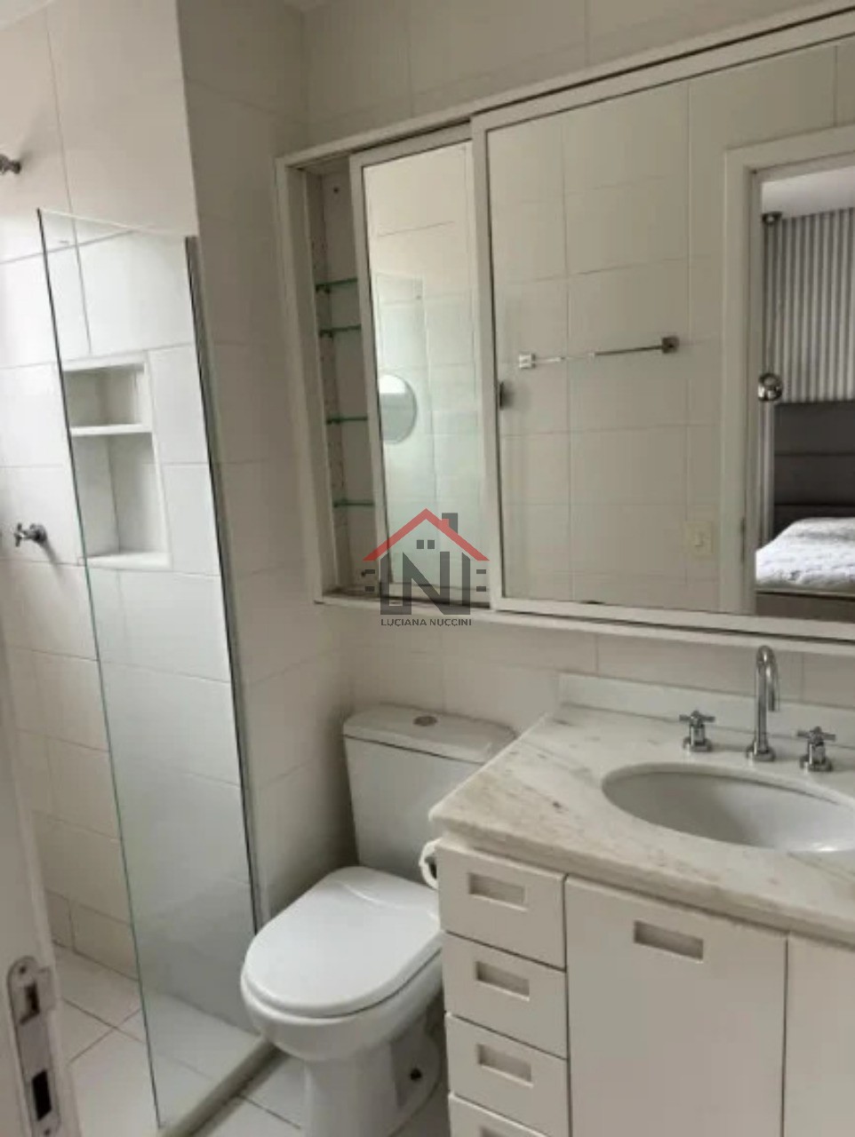 Apartamento à venda em Pinheiros, São Paulo-SP: 3 quartos, 1 suíte, 2 salas, 4 banheiros, 2 vagas de garagem, 100m² de área.