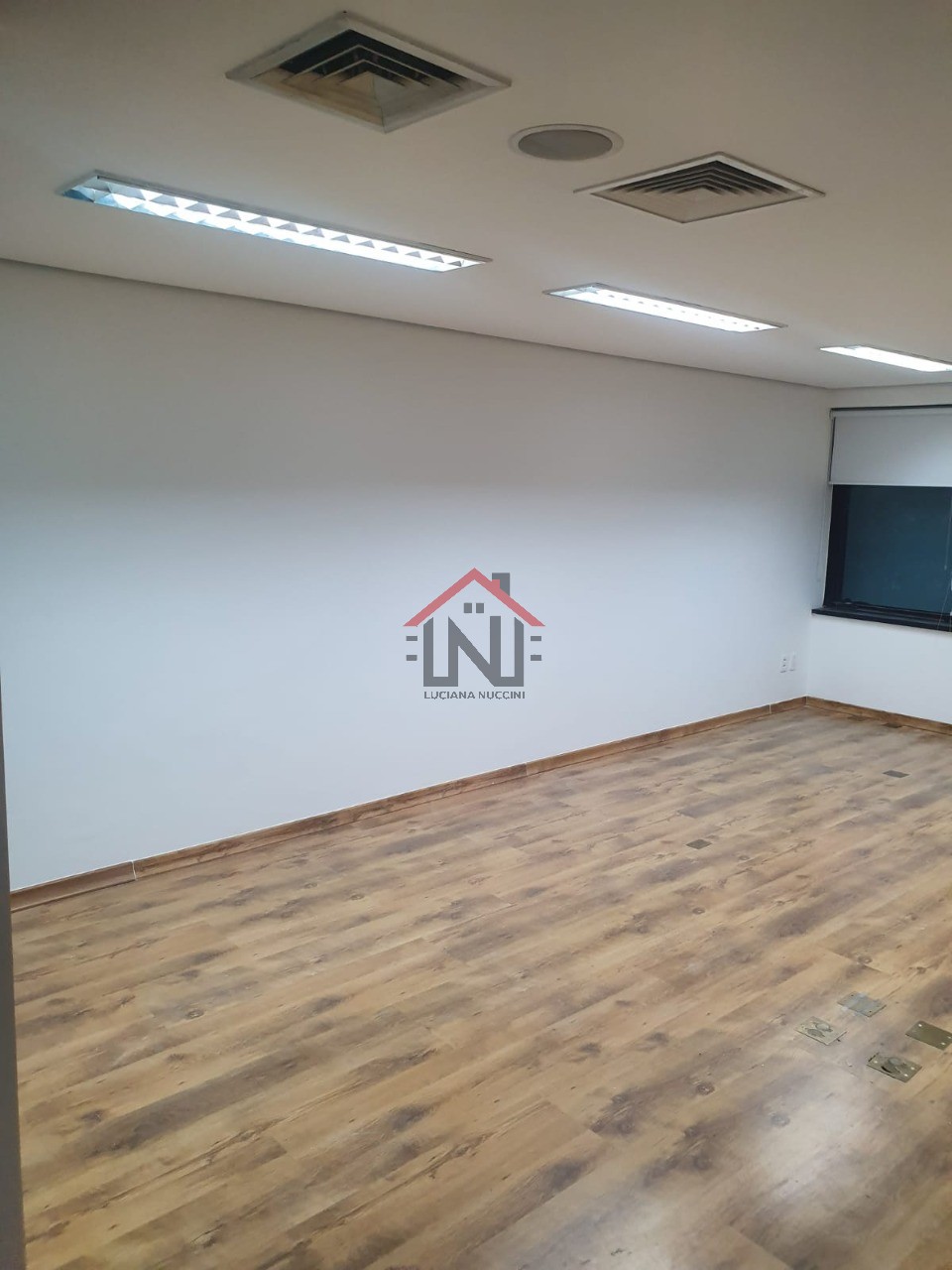 Excelente oportunidade de locação de conjunto comercial no Itaim Bibi, São Paulo-SP: 1 sala, 1 banheiro, 3 vagas de garagem, 1,00 m².