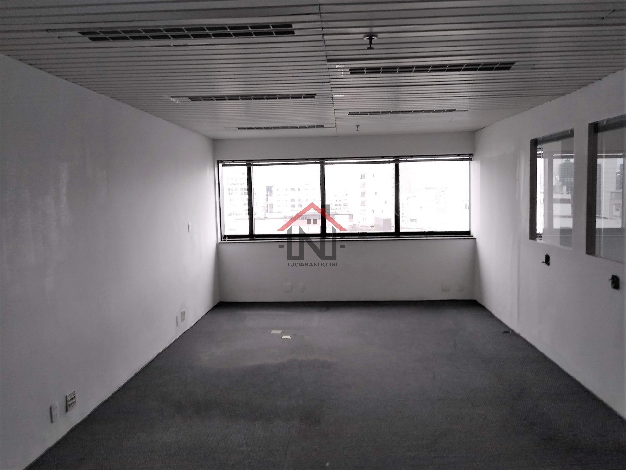 Conjunto Comercial de Alto Padrão no Jardim Paulista, São Paulo-SP: 1 Sala, 3 Banheiros, 2 Vagas, 137m². Venha Conferir!