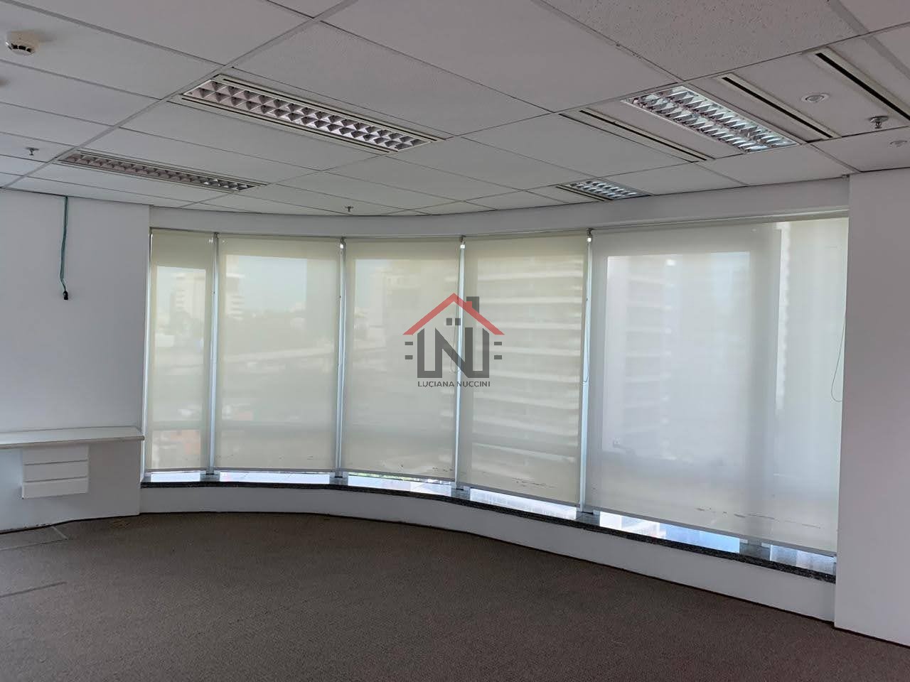 Conjunto Comercial para Locação na Cidade Monções, São Paulo-SP: 1 Sala, 1 Banheiro, 10 Vagas de Garagem, 330,73m².