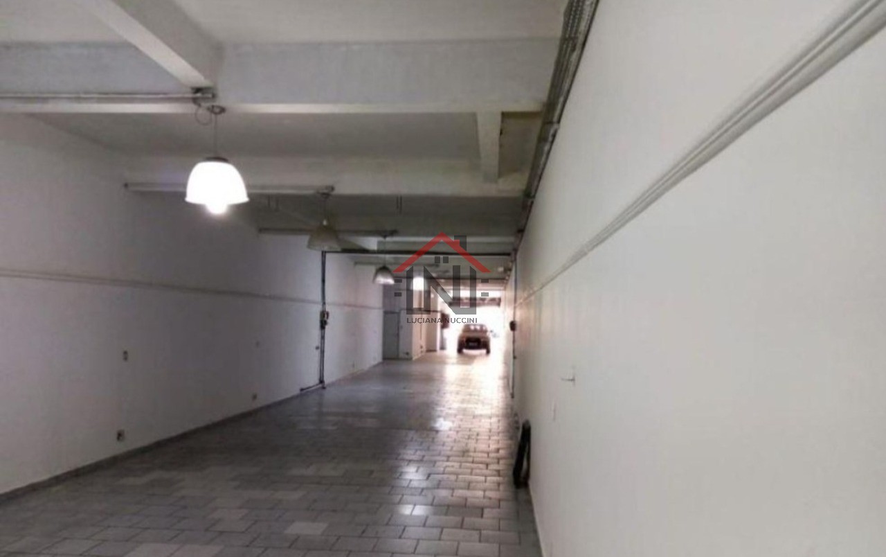 Galpão Comercial de Alto Padrão na Liberdade, São Paulo-SP: 1 Sala, 4 Banheiros, 206m² de Área!