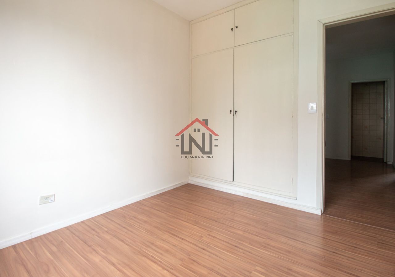Aluguel de Casa Comercial em São Paulo-SP, Chácara Santo Antônio: 8 Salas, 3 Banheiros, 2 Vagas de Garagem, 220m² Área.