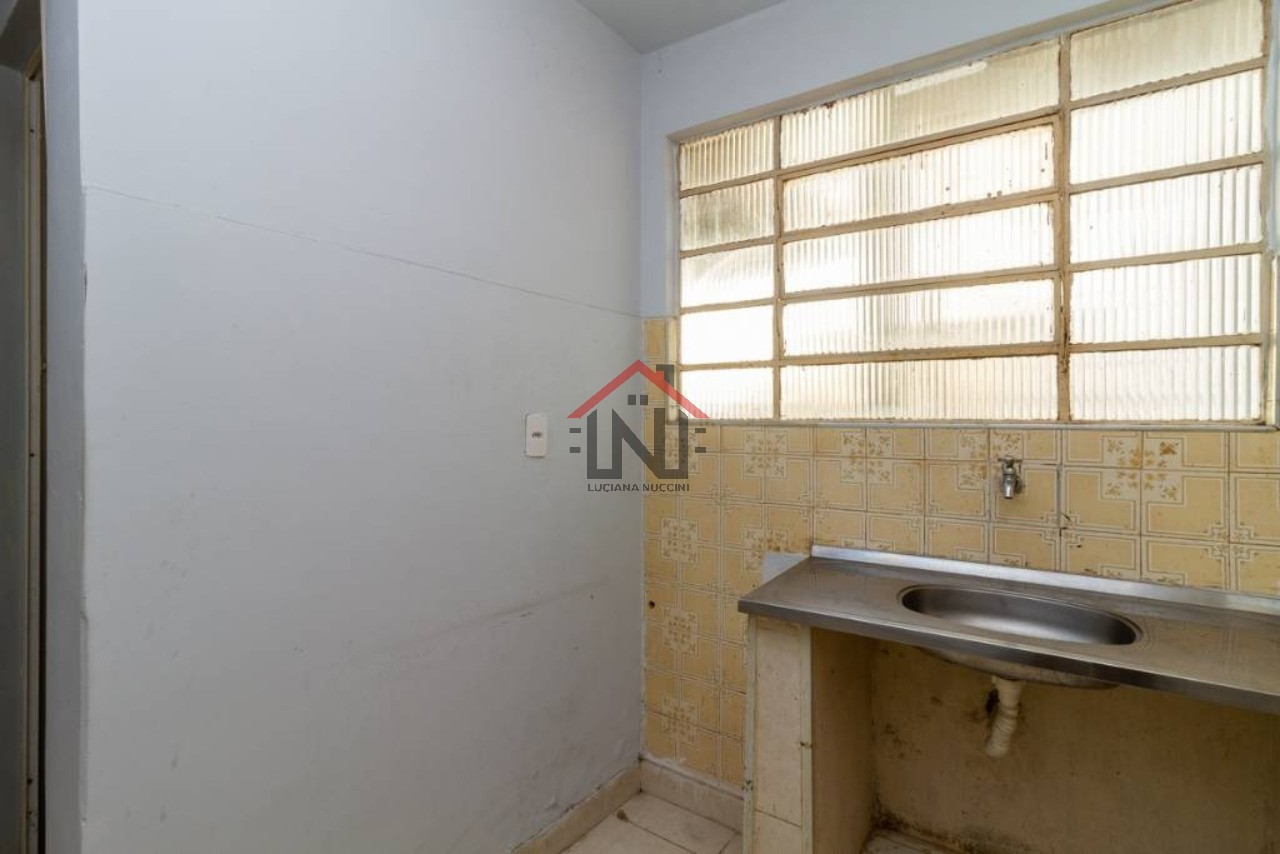 Casa à venda em Perdizes, São Paulo-SP: 3 quartos, 2 quintais, 2 banheiros, 3 vagas, 400m² de área. Aproveite!