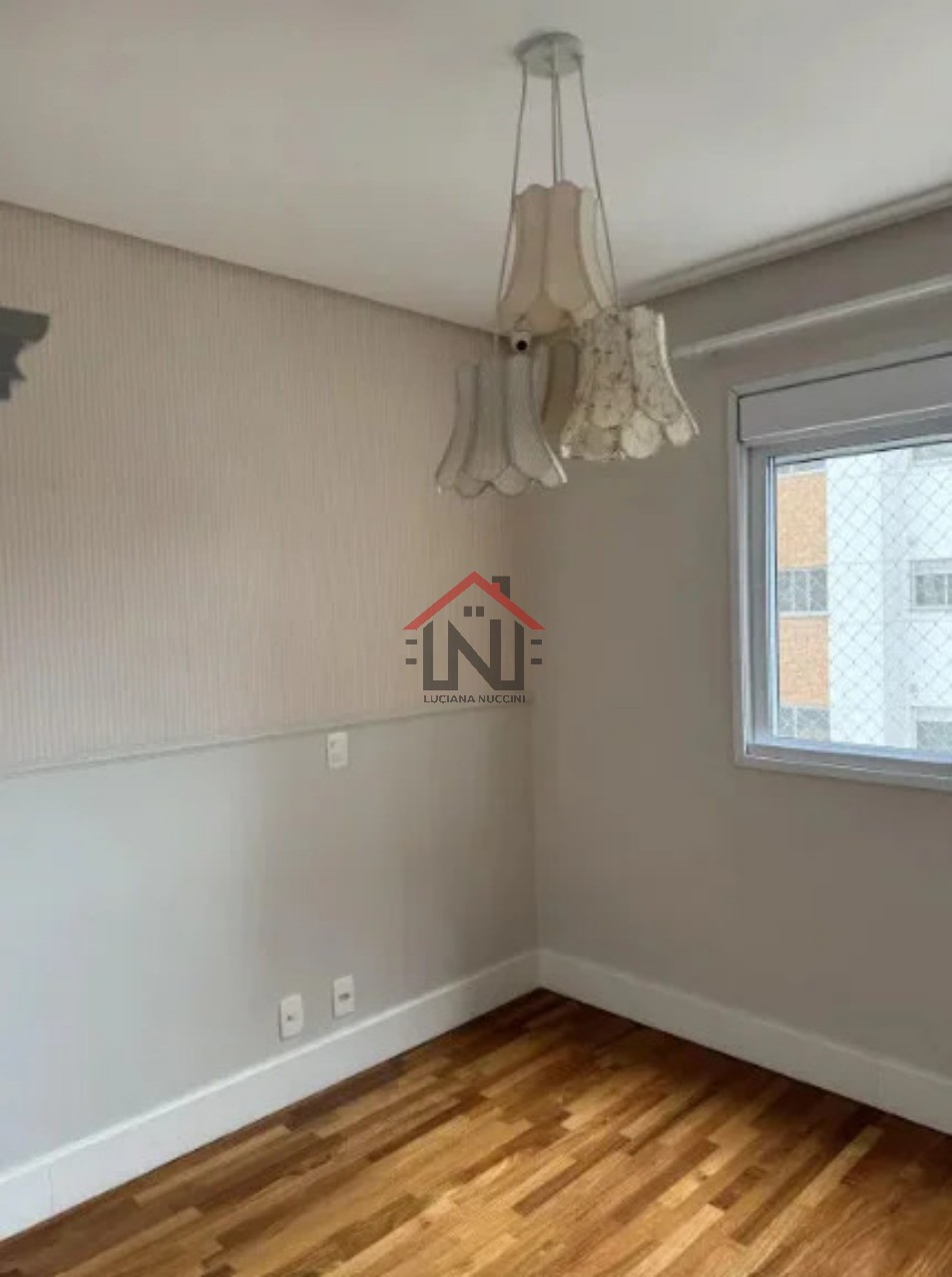 Apartamento à venda em Pinheiros, São Paulo-SP: 3 quartos, 1 suíte, 2 salas, 4 banheiros, 2 vagas de garagem, 100m² de área.