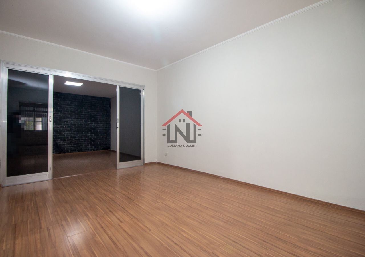 Aluguel de Casa Comercial em São Paulo-SP, Chácara Santo Antônio: 8 Salas, 3 Banheiros, 2 Vagas de Garagem, 220m² Área.