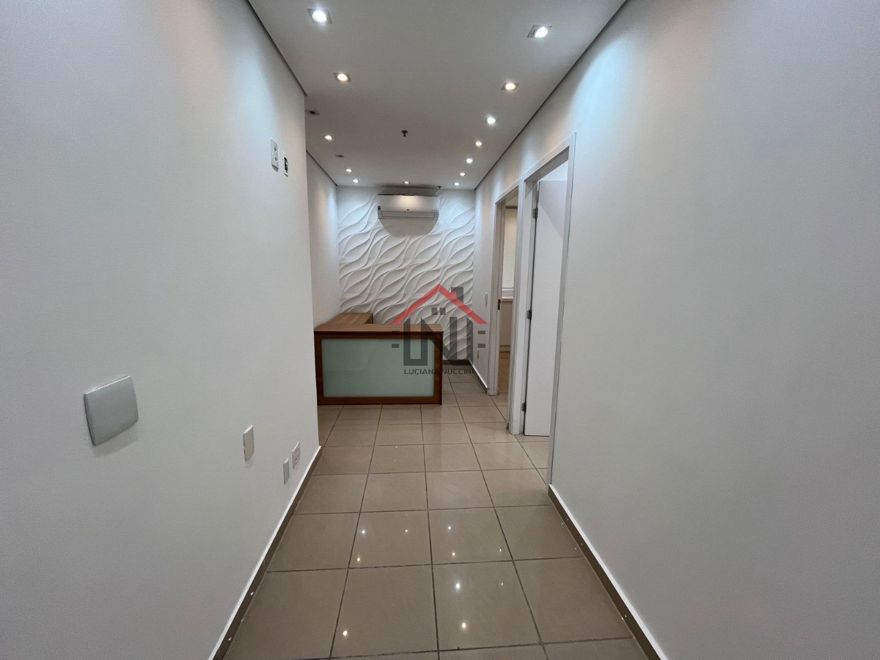 Conjunto Comercial de Alto Padrão na Bela Vista - 3 Salas, 2 Banheiros, 1 Vaga, 41 m² - São Paulo-SP