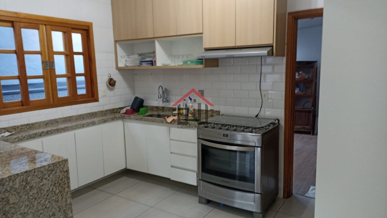 Excelente oportunidade: Casa à venda ou locação em São Paulo-SP, Indianópolis, com 3 quartos, 1 suíte, 2 salas, 2 banheiros, 1 vaga de garagem e 120m².