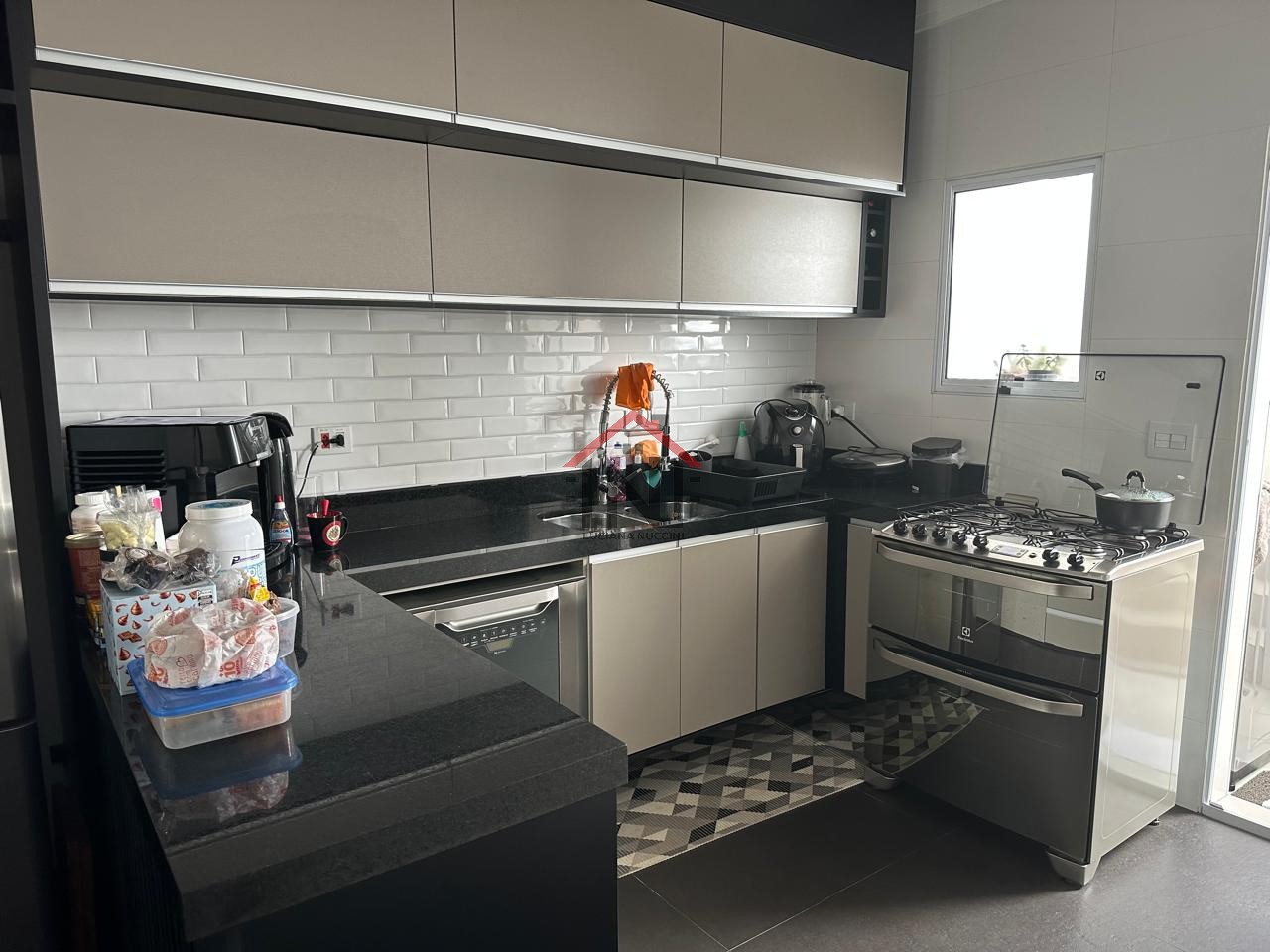Imperdível! Casa à venda em São Paulo - Vila Moinho Velho com 3 quartos, 1 sala, 3 banheiros e garagem. Venha conhecer!