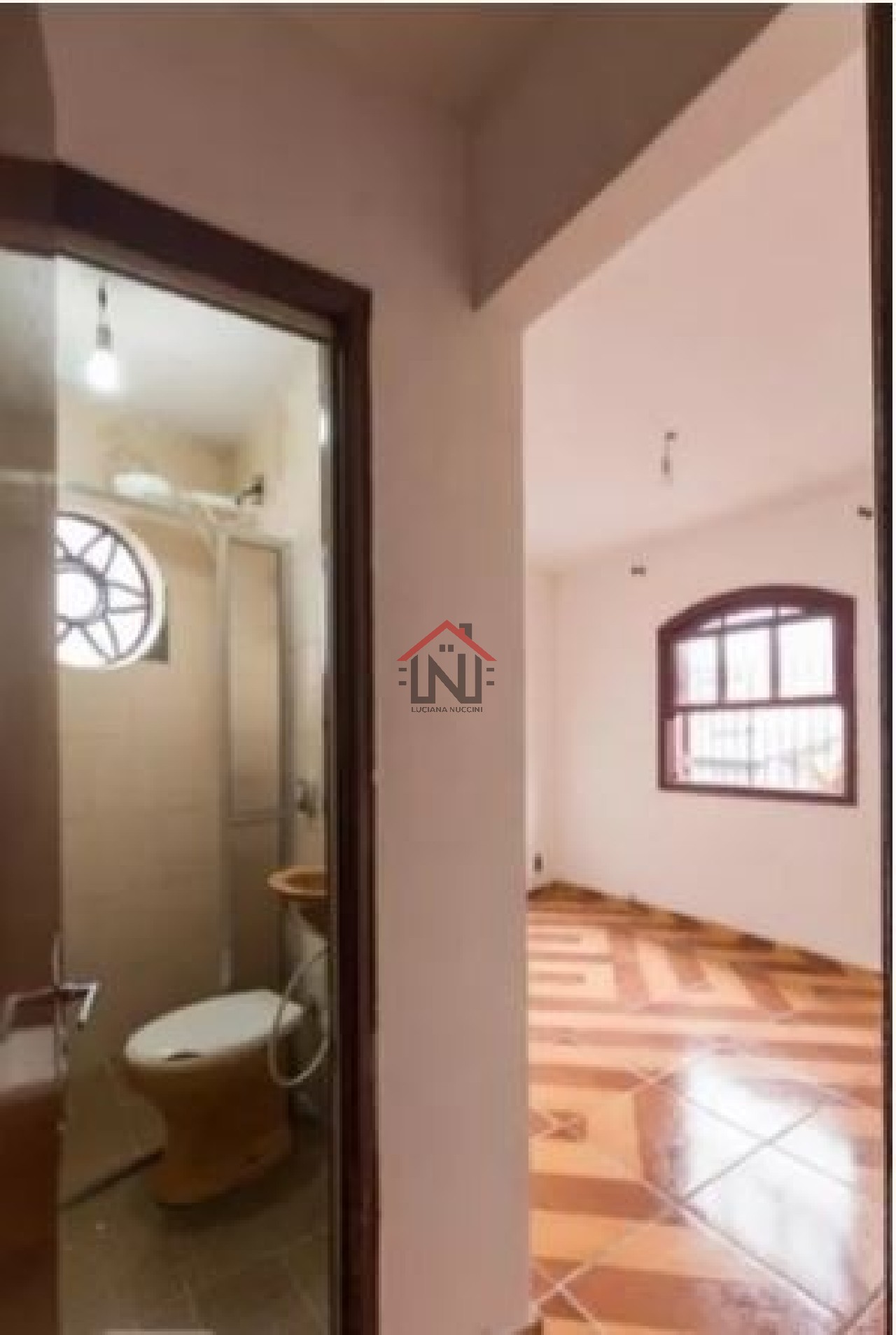 Imperdível: Casa à venda em São Paulo-SP, bairro Jabaquara - 2 quartos, 1 suíte, 1 sala, 4 banheiros, 3 vagas, 115m²