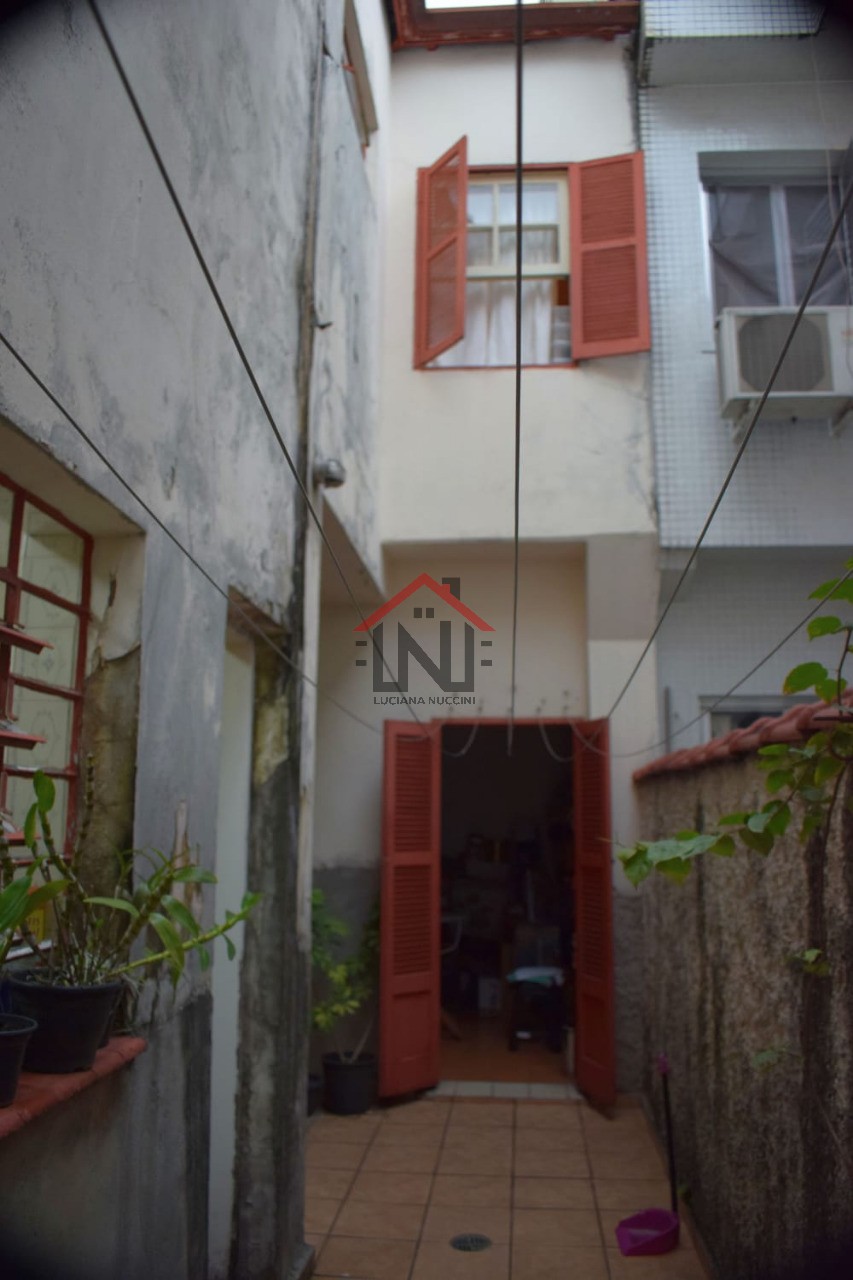 Imóvel Exclusivo à Venda em São Paulo-SP: Casa de 3 Quartos, 1 Suíte, 2 Salas e 2 Vagas de Garagem em Mirandópolis
