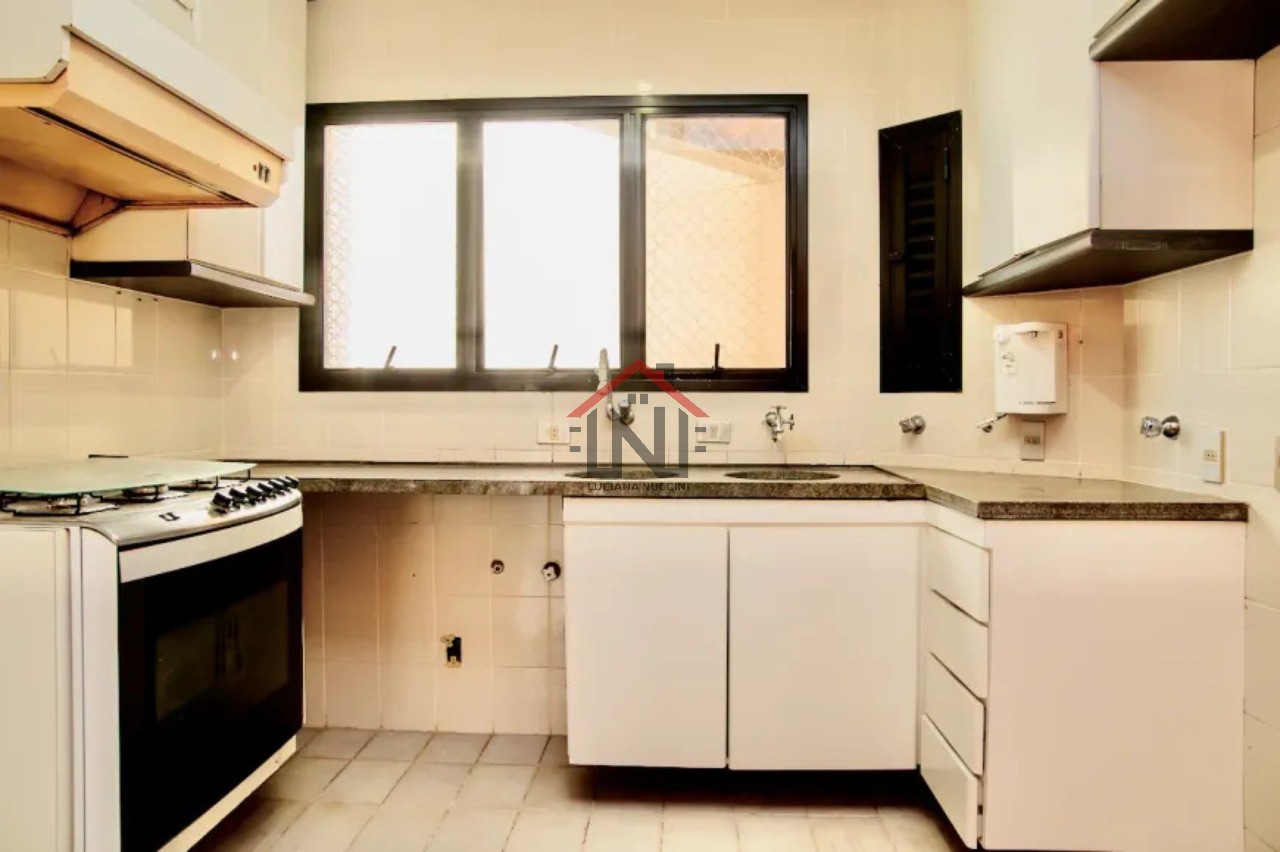 Apartamento de Luxo para Locação na Vila Uberabinha, São Paulo-SP: 3 Quartos, 3 Suítes, 1 Sala, 4 Banheiros, 2 Vagas, 195m².