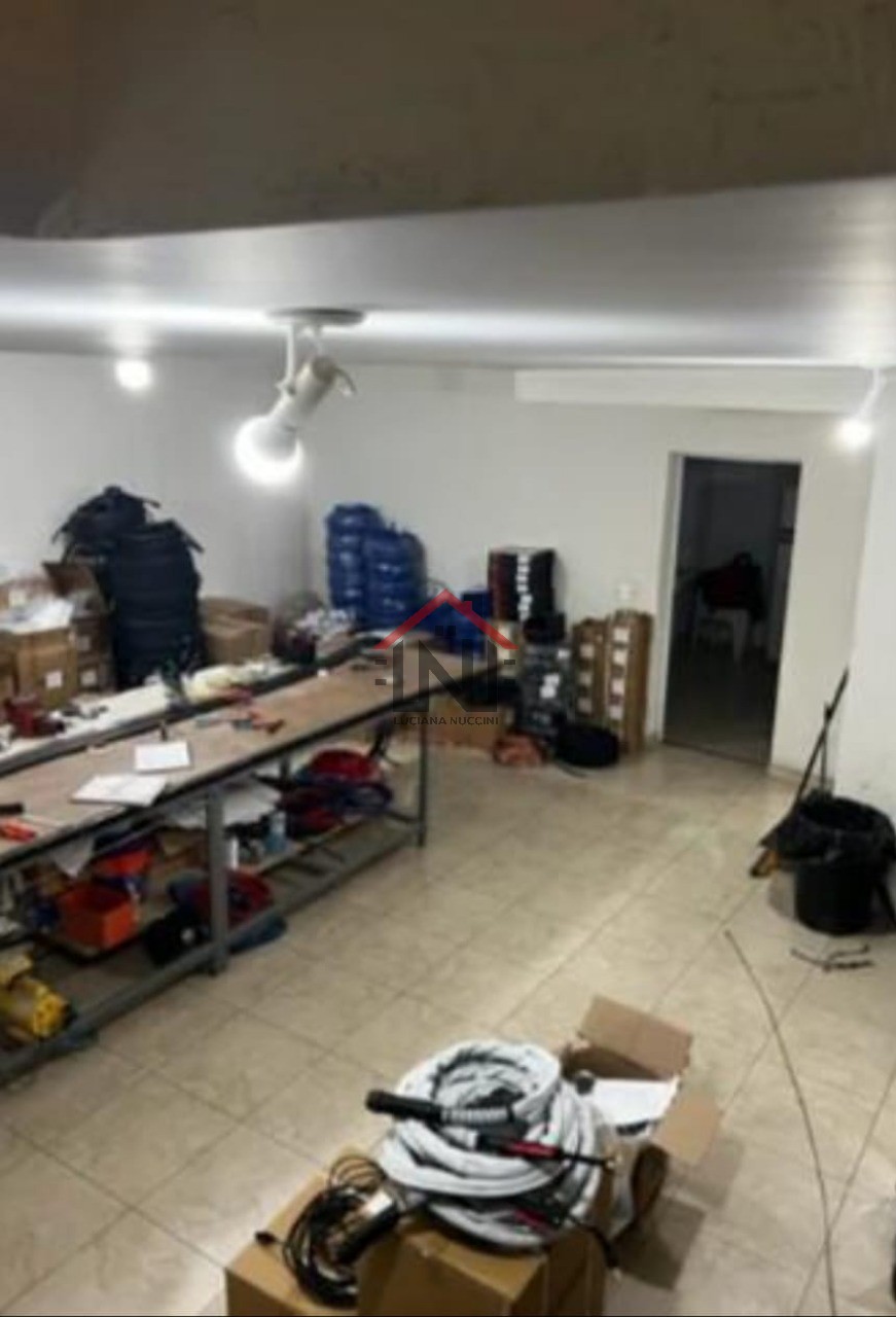 Oportunidade única: galpão comercial à venda em São Paulo-SP, com 6 salas, 5 banheiros, 1 vaga de garagem e 490m² de área.