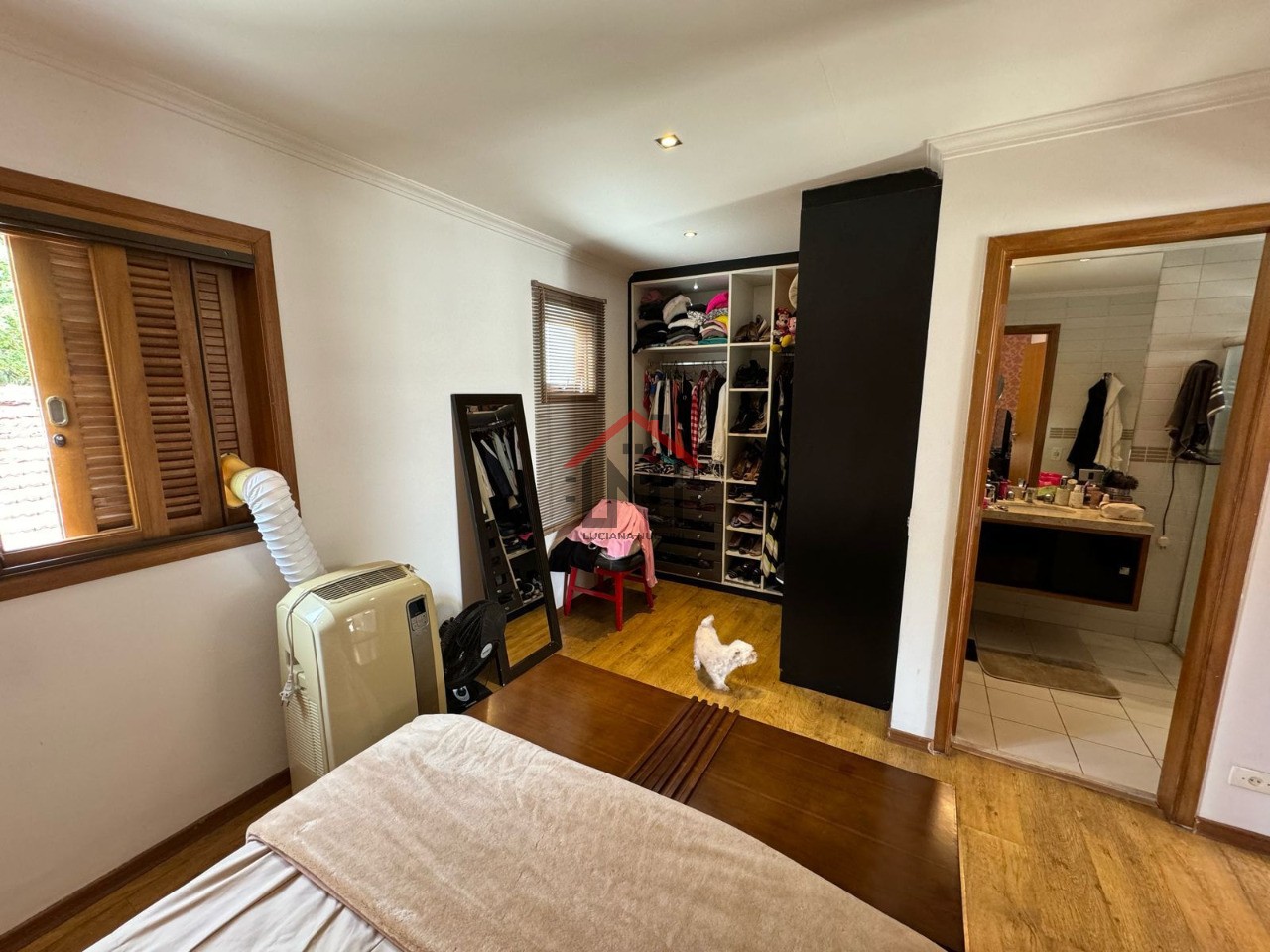 Imperdível Casa à Venda em Santo Amaro - São Paulo-SP: 4 Quartos, 2 Suítes, 1 Sala, 4 Banheiros, 2 Vagas de Garagem. Confira!