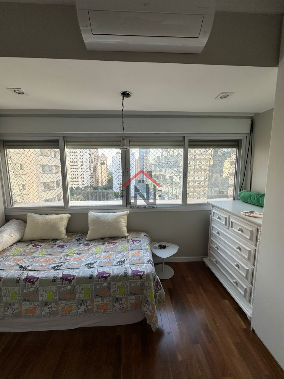 Imperdível apartamento à venda em São Paulo-SP, Itaim Bibi: 3 quartos, 2 suítes, 2 salas, 4 banheiros, 2 vagas, 130m².
