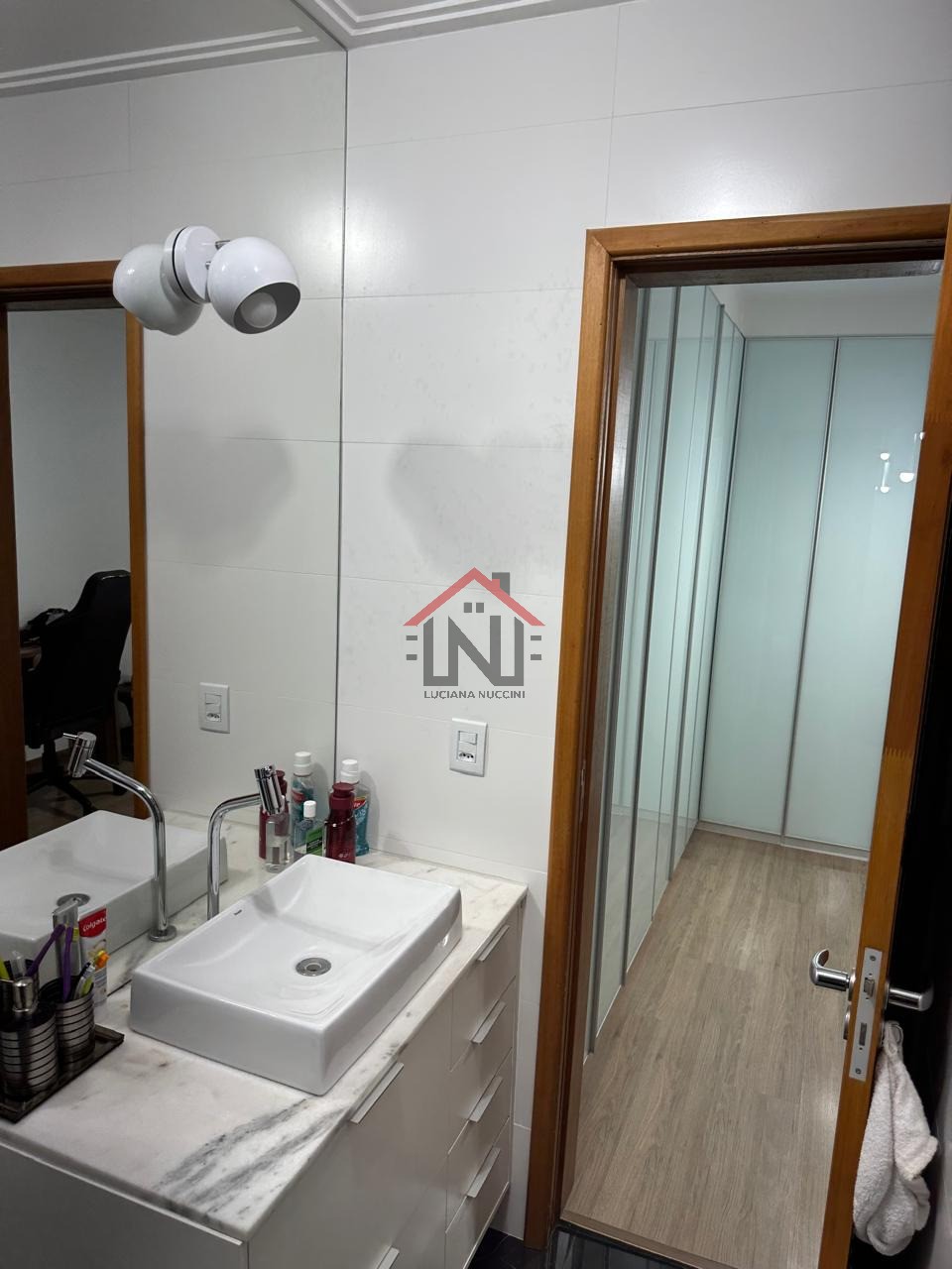 Imperdível! Casa à venda em São Paulo - Vila Moinho Velho com 3 quartos, 1 sala, 3 banheiros e garagem. Venha conhecer!