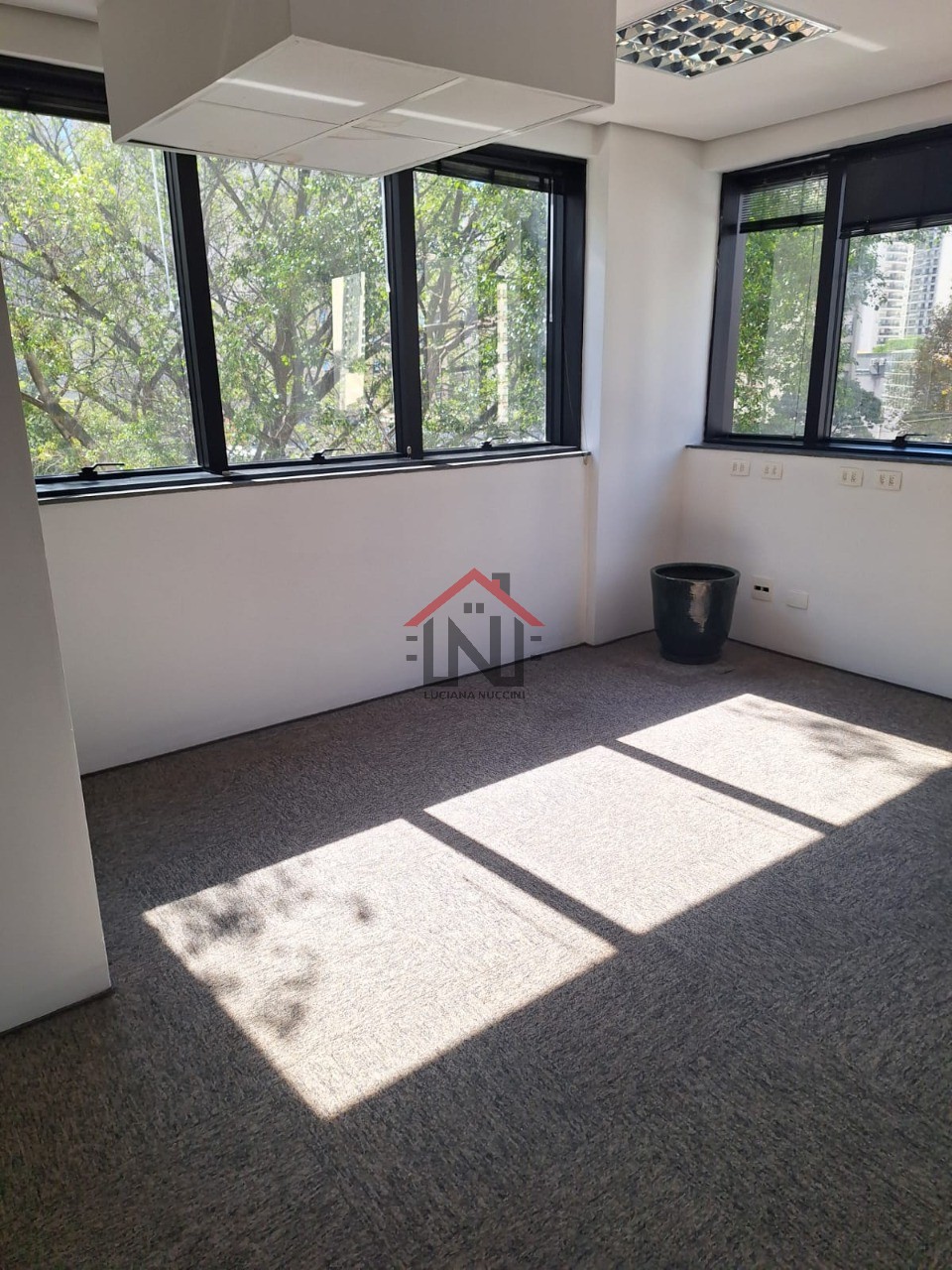 Conjunto Comercial de Alto Padrão à Venda ou Locação em Indianópolis, São Paulo - 6 salas, 6 banheiros, 6 vagas - 246m²