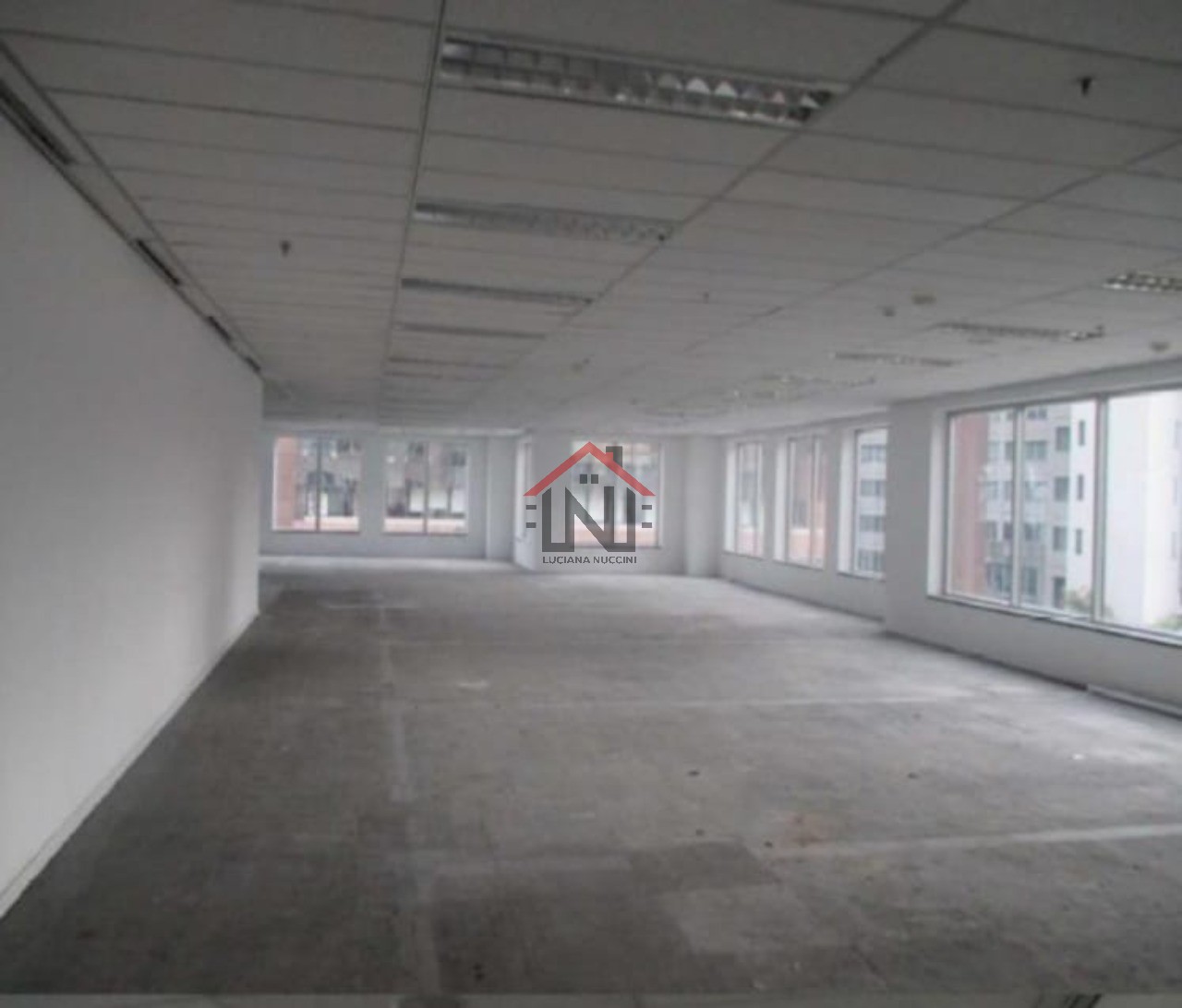 Conjunto Comercial de Alto Padrão com 22 vagas de garagem na Chácara Santo Antônio, São Paulo-SP: 935,40 m² de Área.