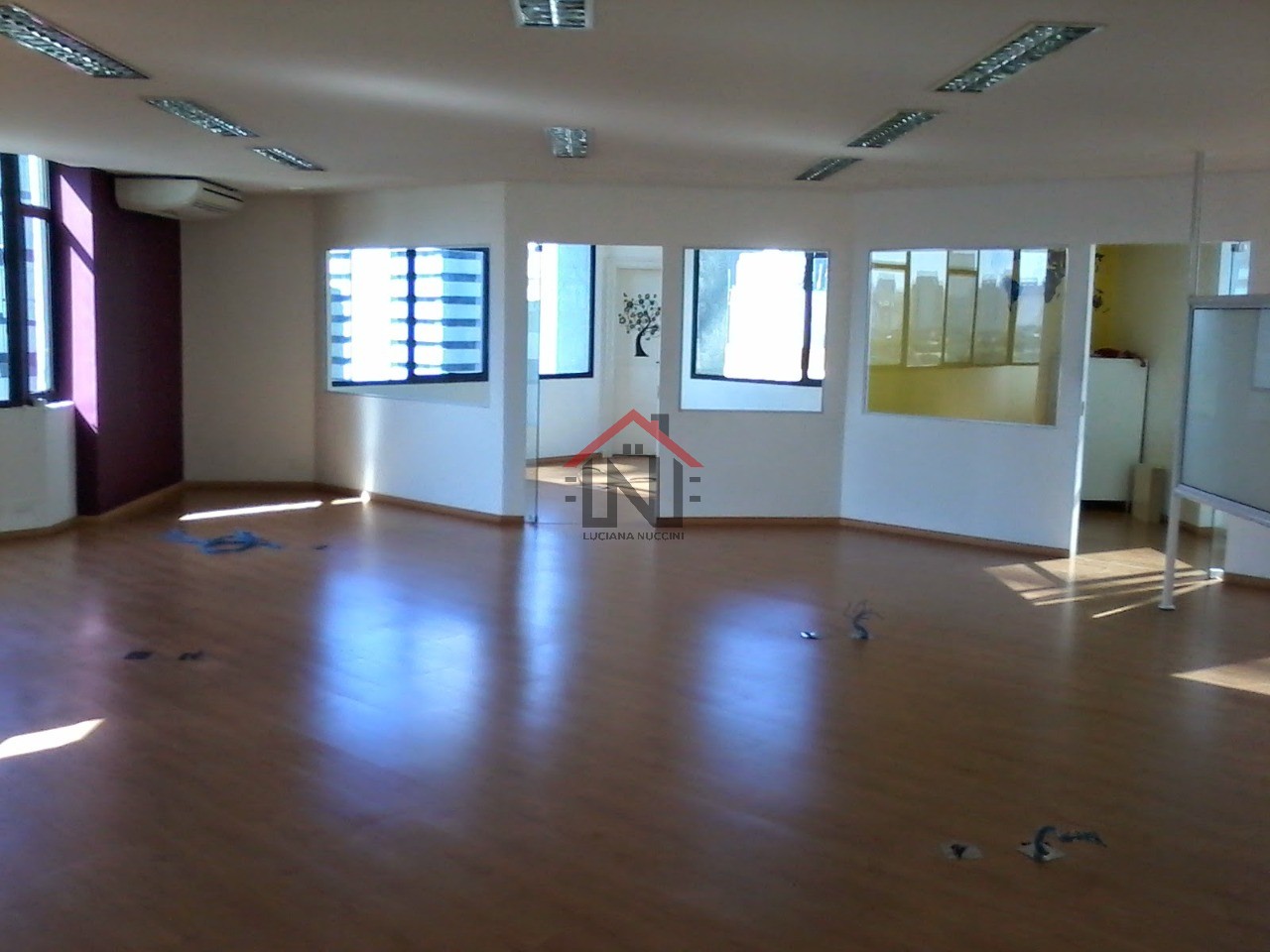 Conjunto Comercial de Alto Padrão para Locação em São Paulo-SP, Cidade Monções: 1 Sala, 1 Banheiro, 2 Vagas, 139,57 m²Área.