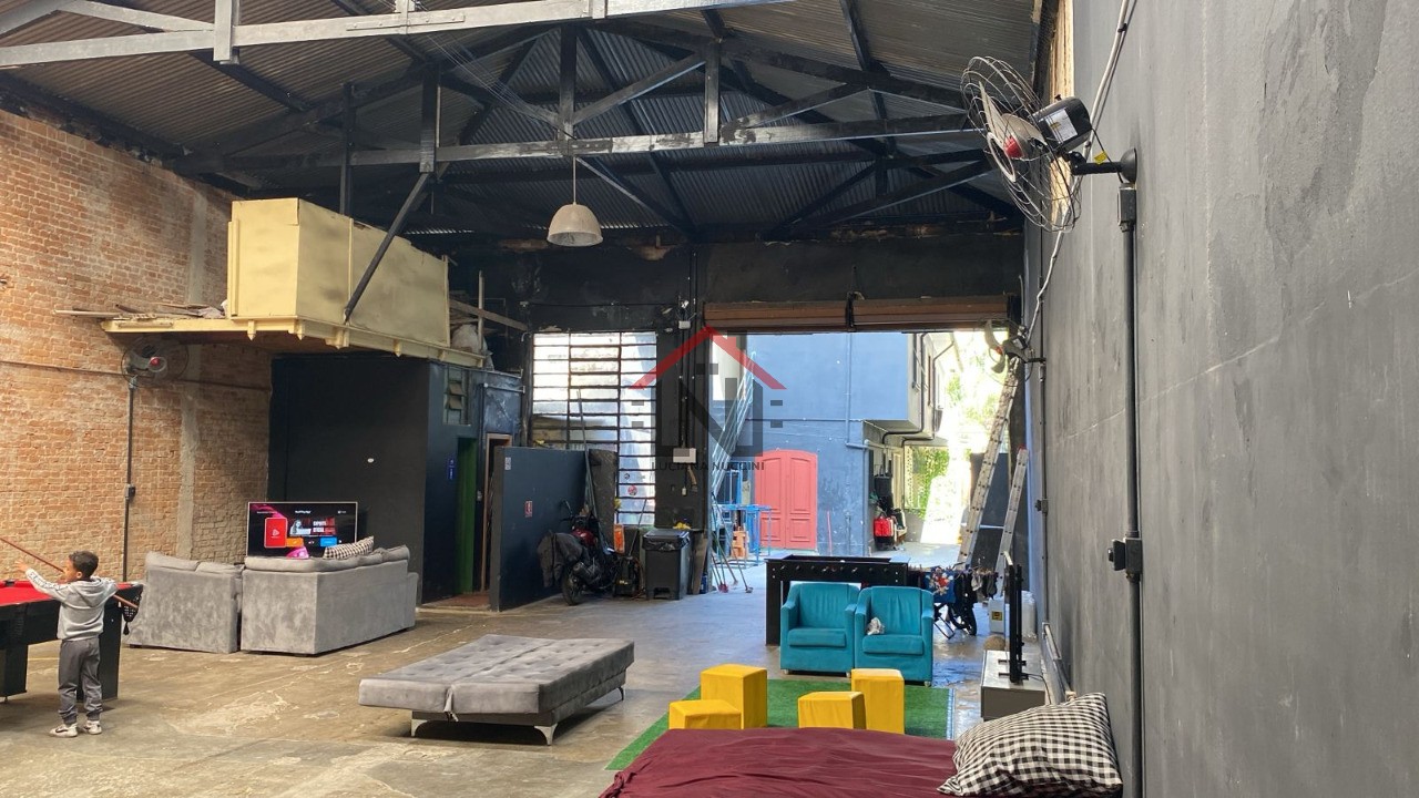 Galpão Comercial de 250m² para locação no Brooklin Paulista, São Paulo-SP: A oportunidade que você estava procurando!