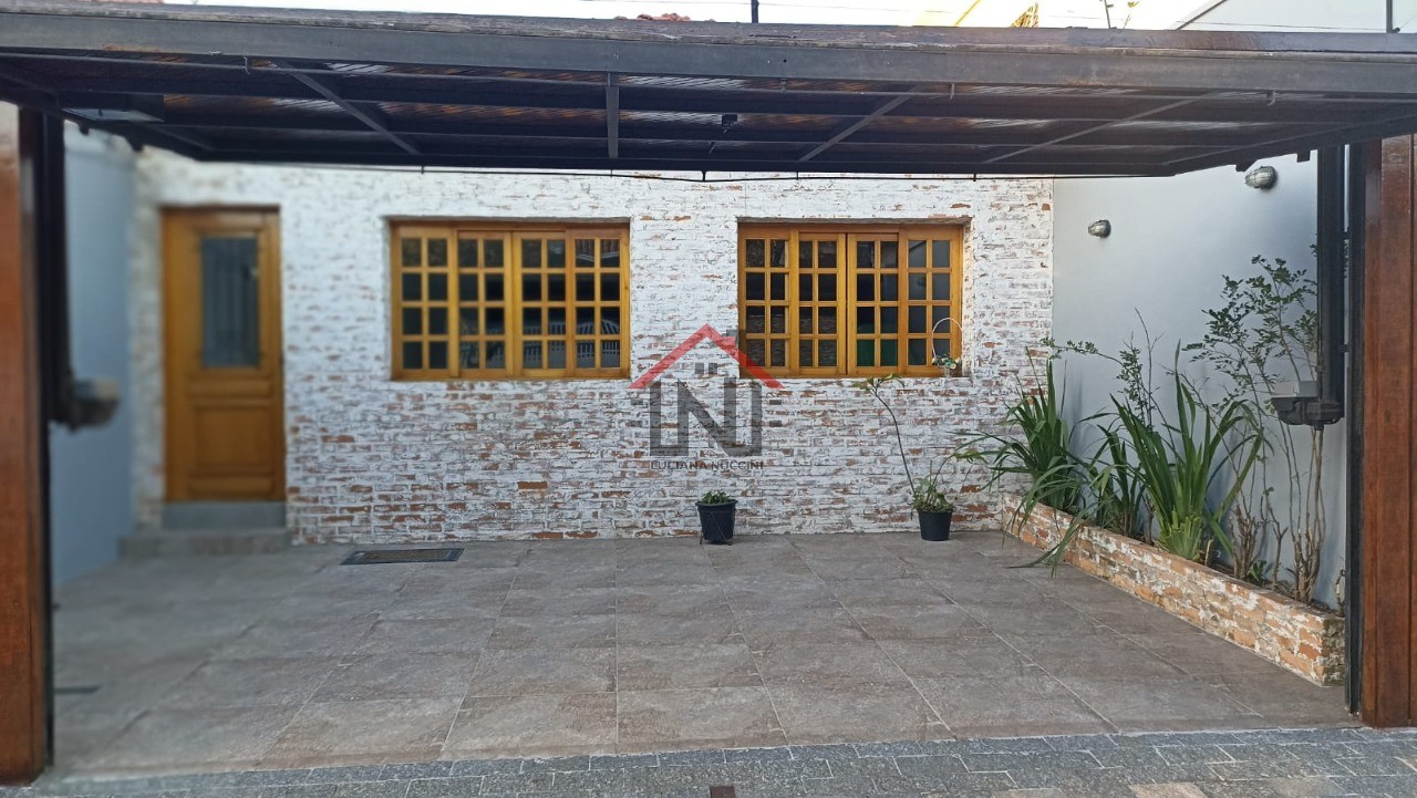 Excelente oportunidade: Casa à venda ou locação em São Paulo-SP, Indianópolis, com 3 quartos, 1 suíte, 2 salas, 2 banheiros, 1 vaga de garagem e 120m².